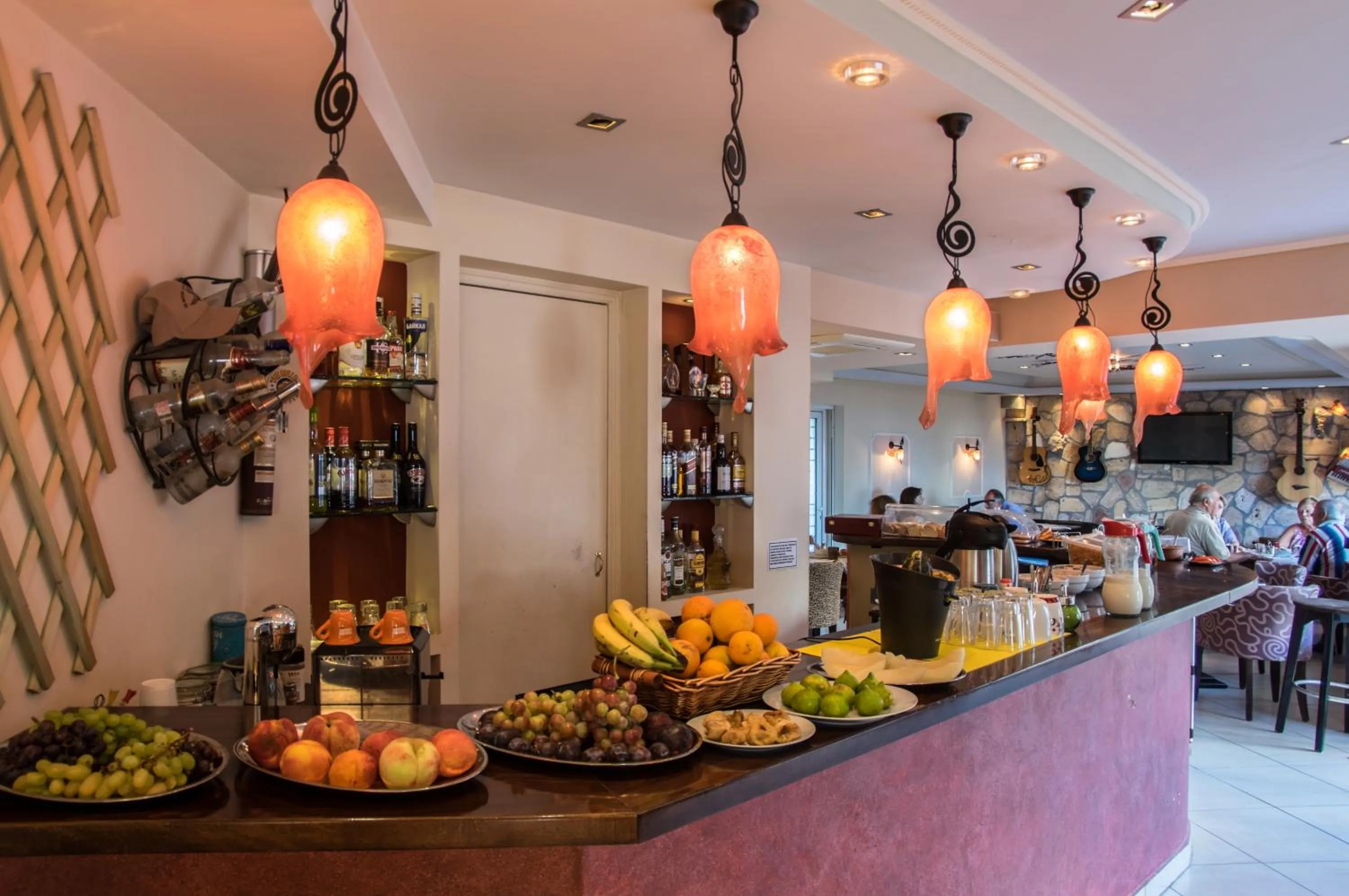 Restaurant/places to eat in 9 Queens Spa Hotel