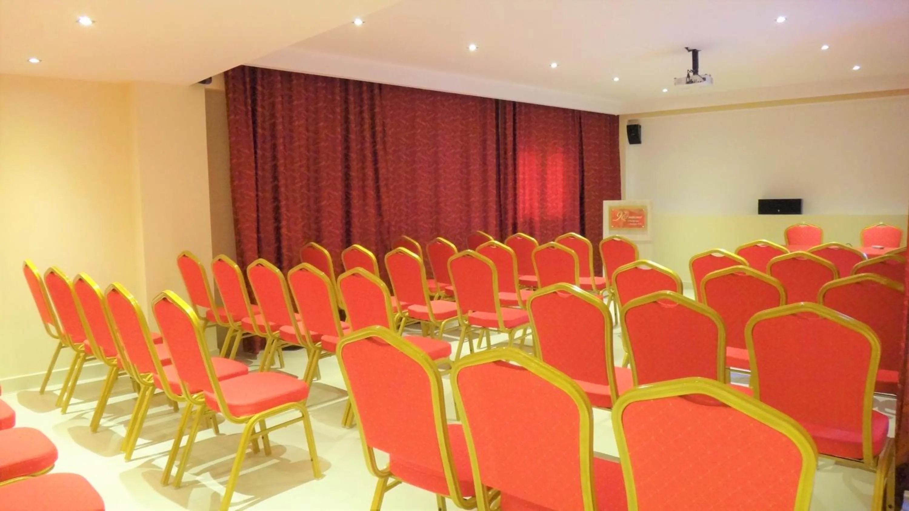 Business facilities in 9 Queens Spa Hotel