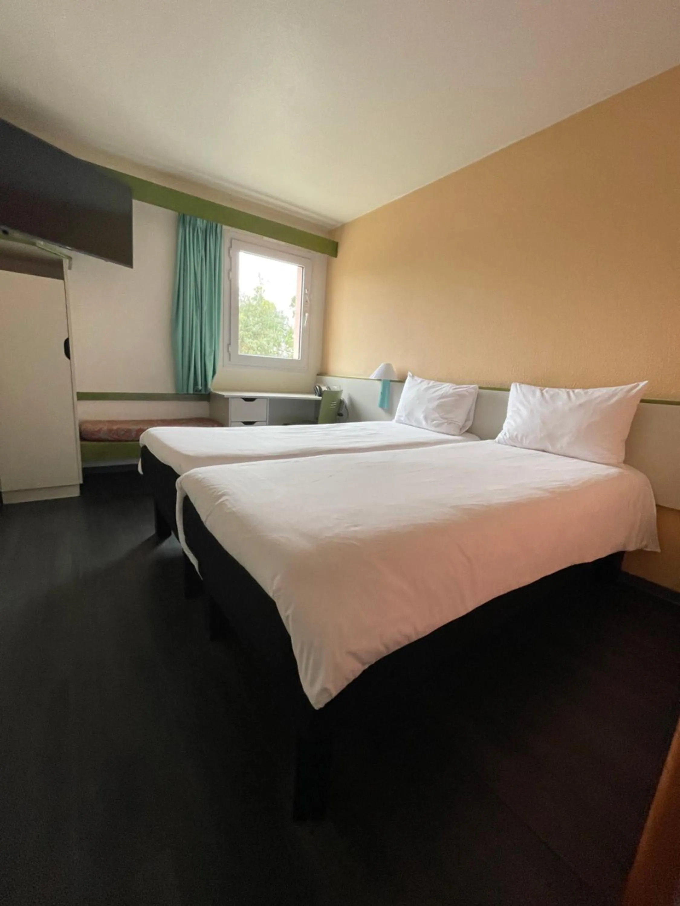 Bed in Hotel ibis Porto Sul Europarque