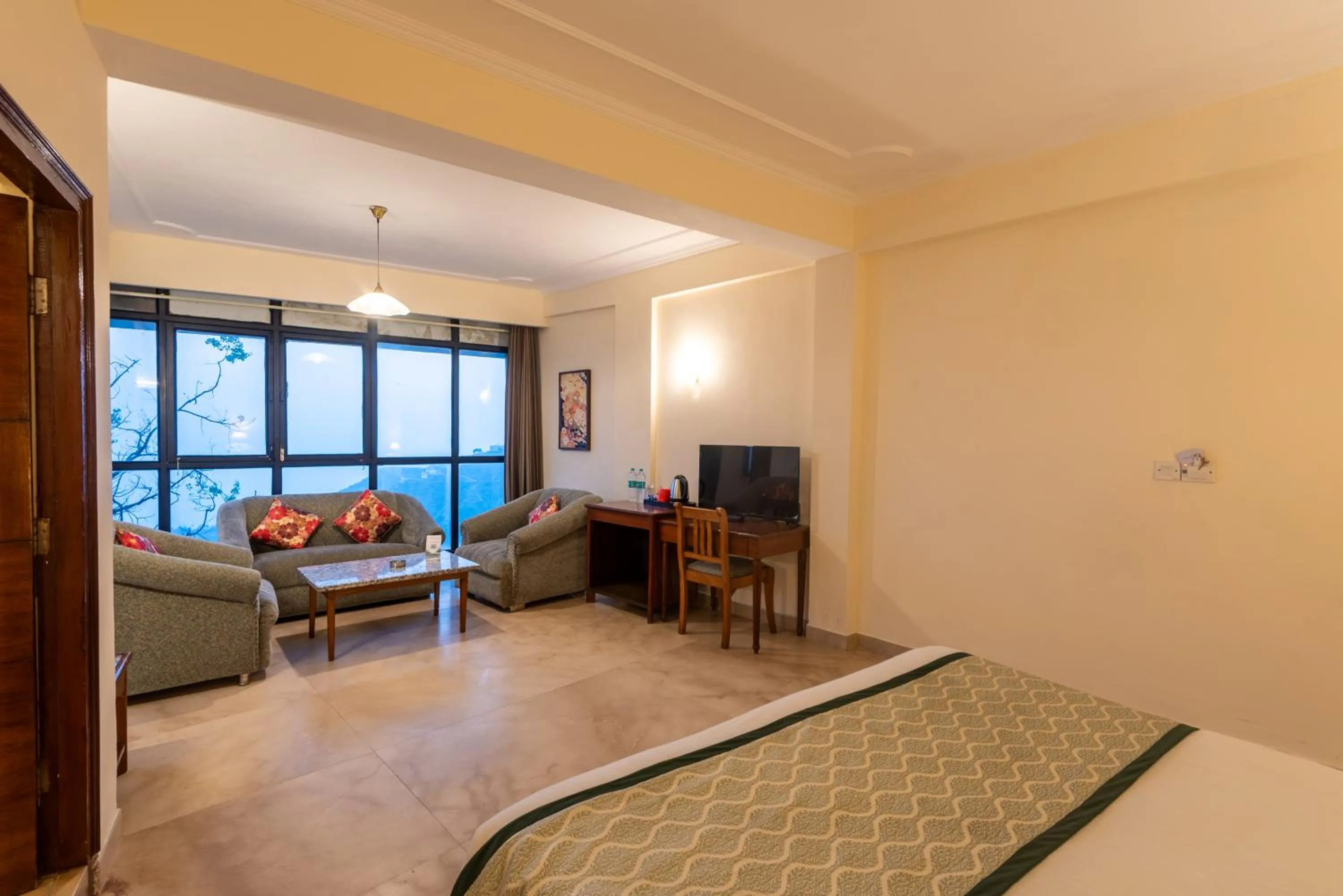 Seating area, Bed in Tulip Inn Green Castle Mall road