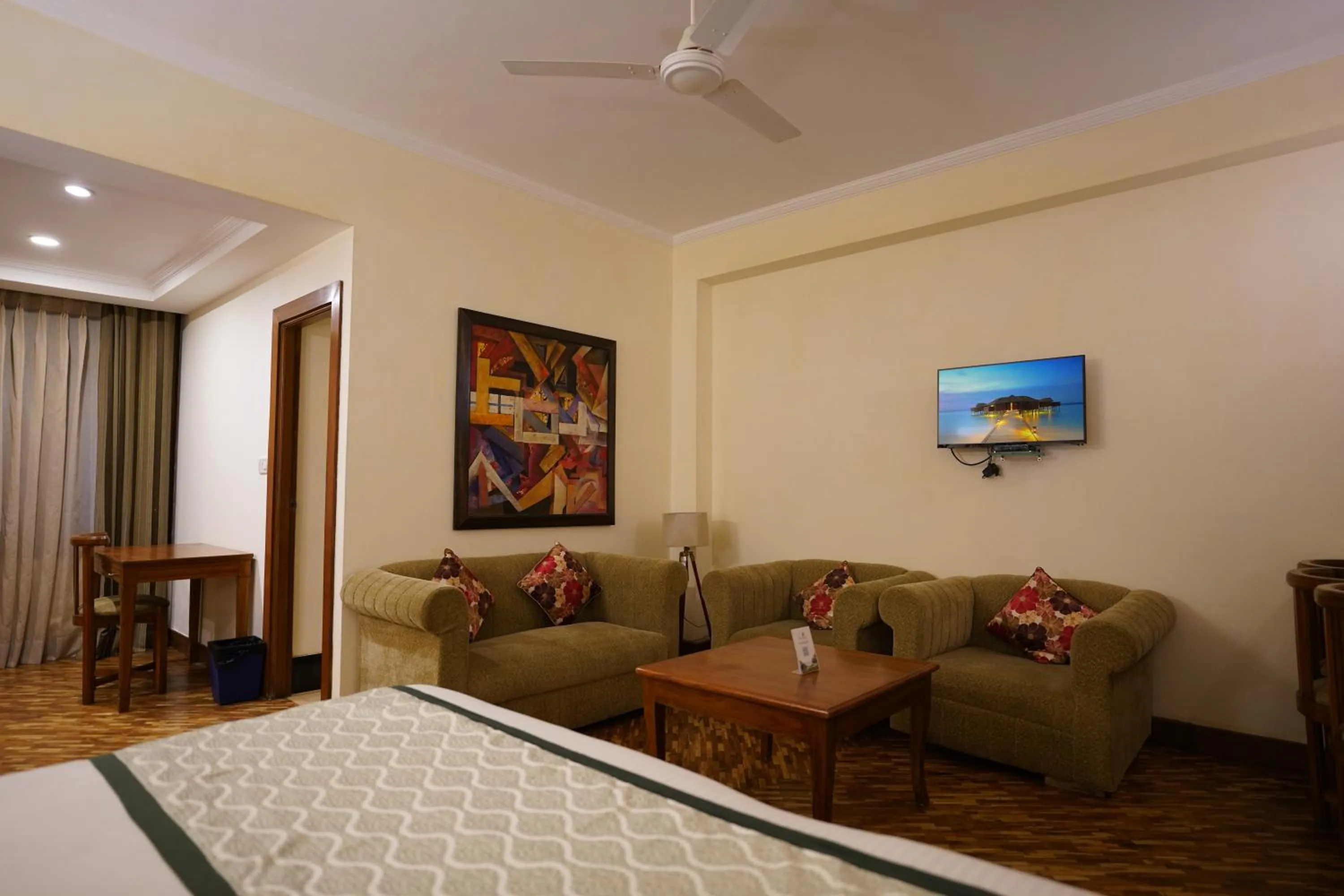 Bedroom in Tulip Inn Green Castle Mall road