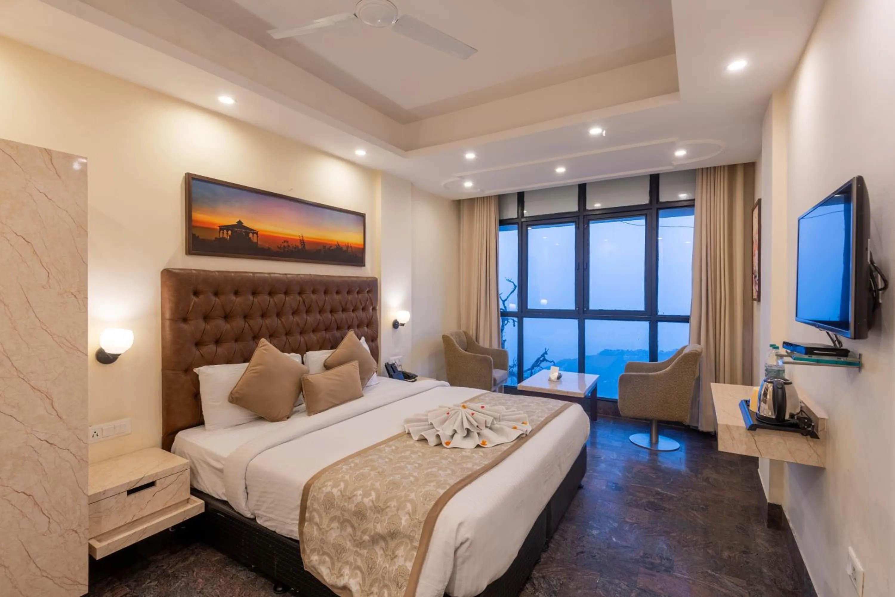 Bedroom, Bed in Tulip Inn Green Castle Mall road