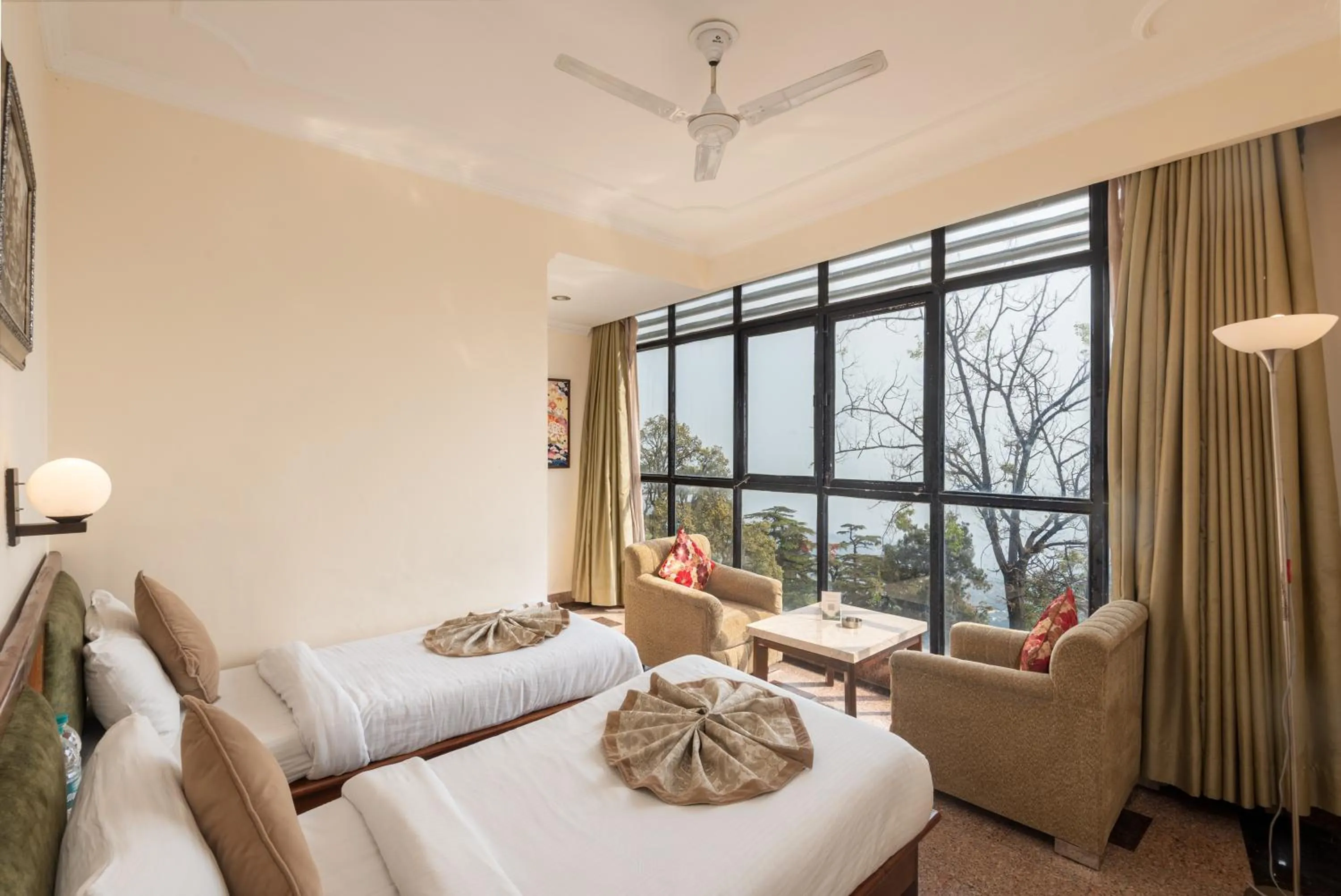 Bed in Tulip Inn Green Castle Mall road