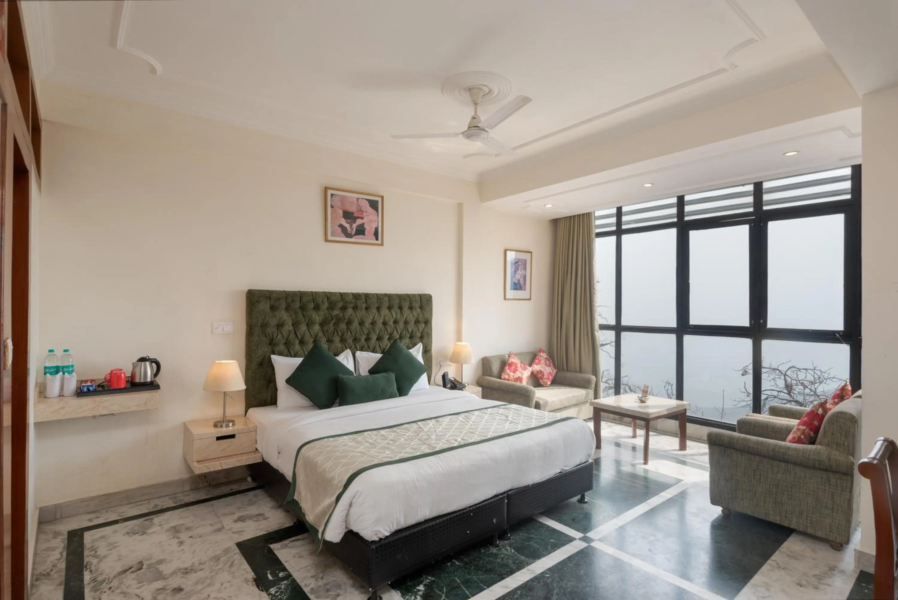 Bed in Tulip Inn Green Castle Mall road