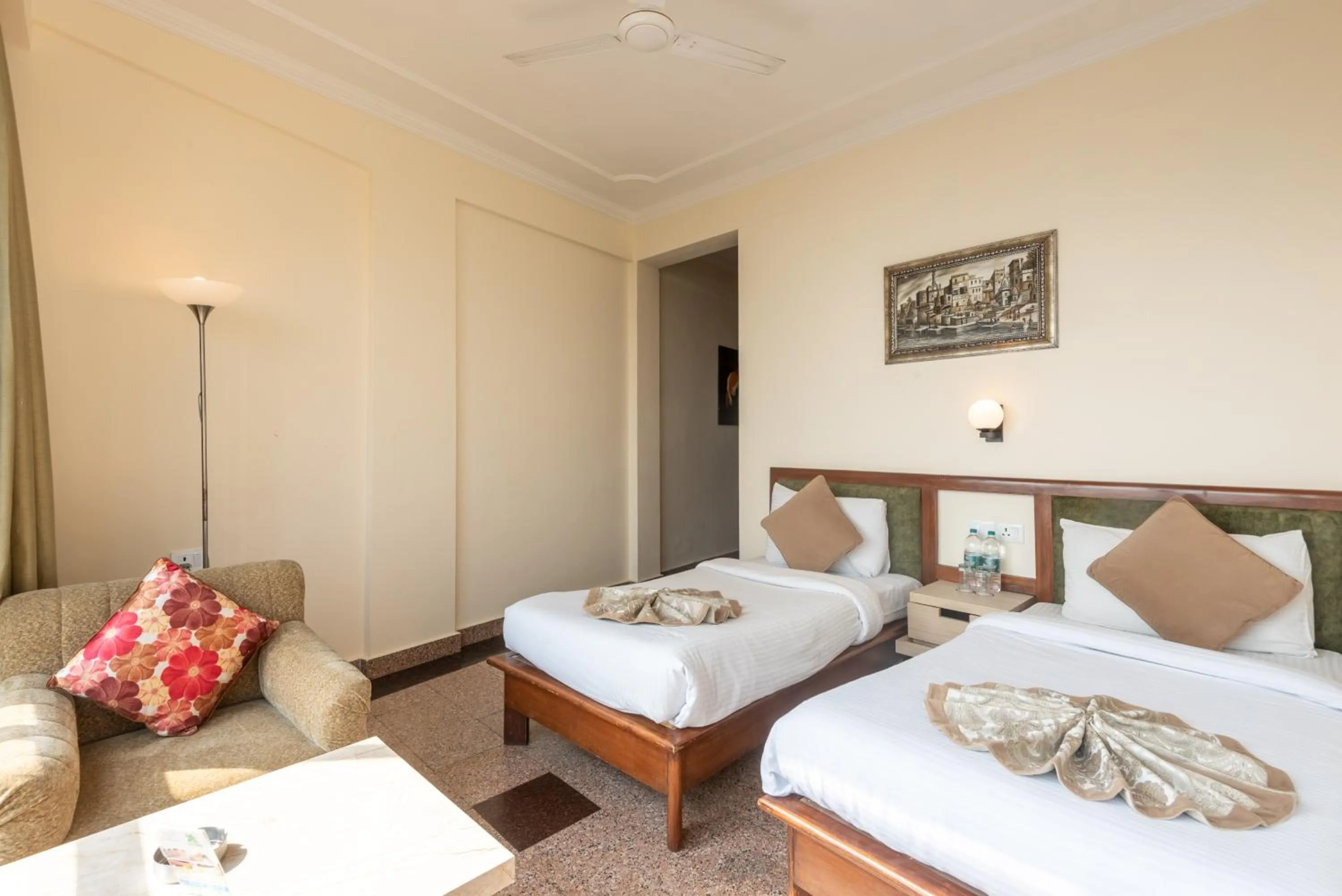 Bed in Tulip Inn Green Castle Mall road