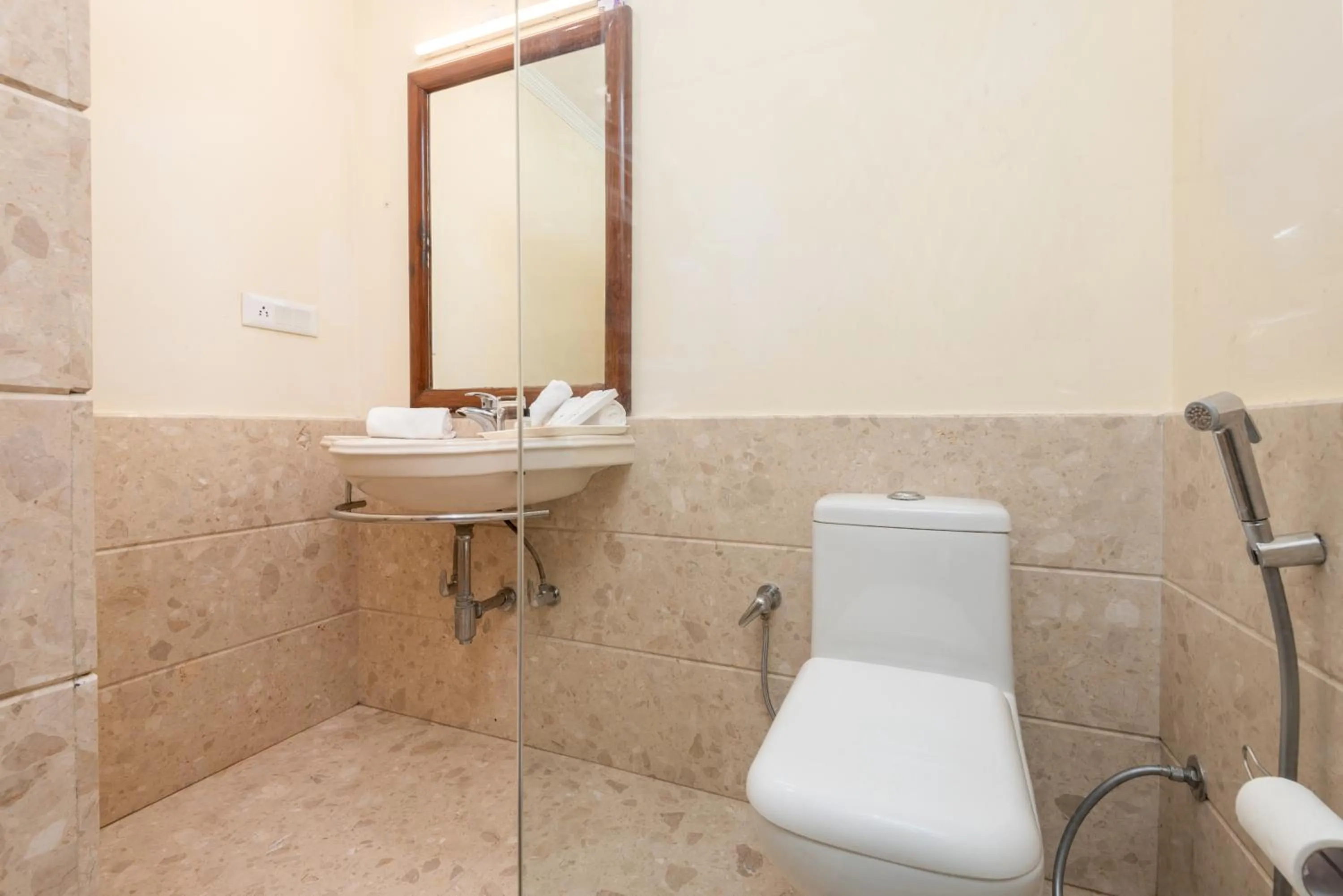 Bathroom in Tulip Inn Green Castle Mall road