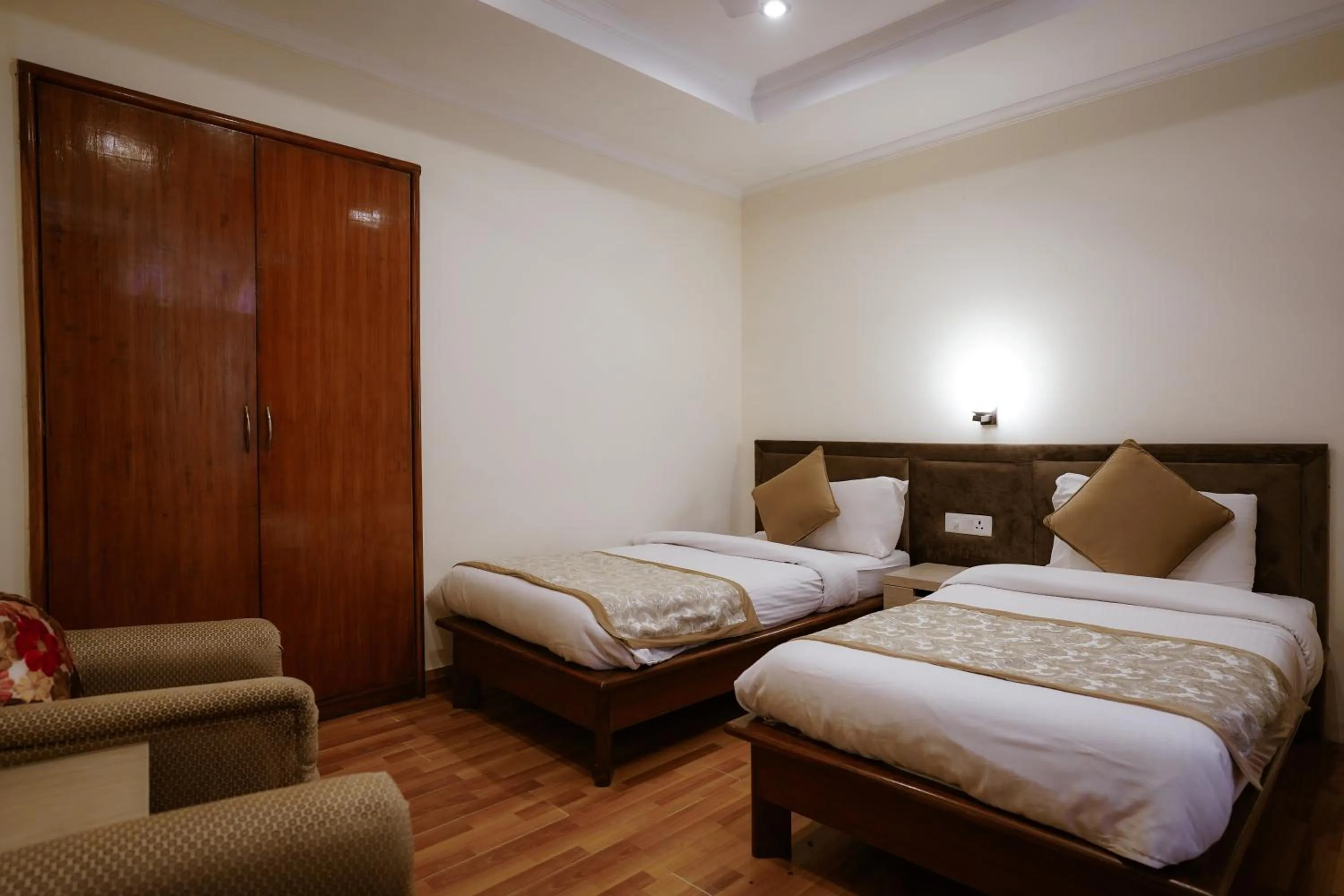 Bedroom, Bed in Tulip Inn Green Castle Mall road