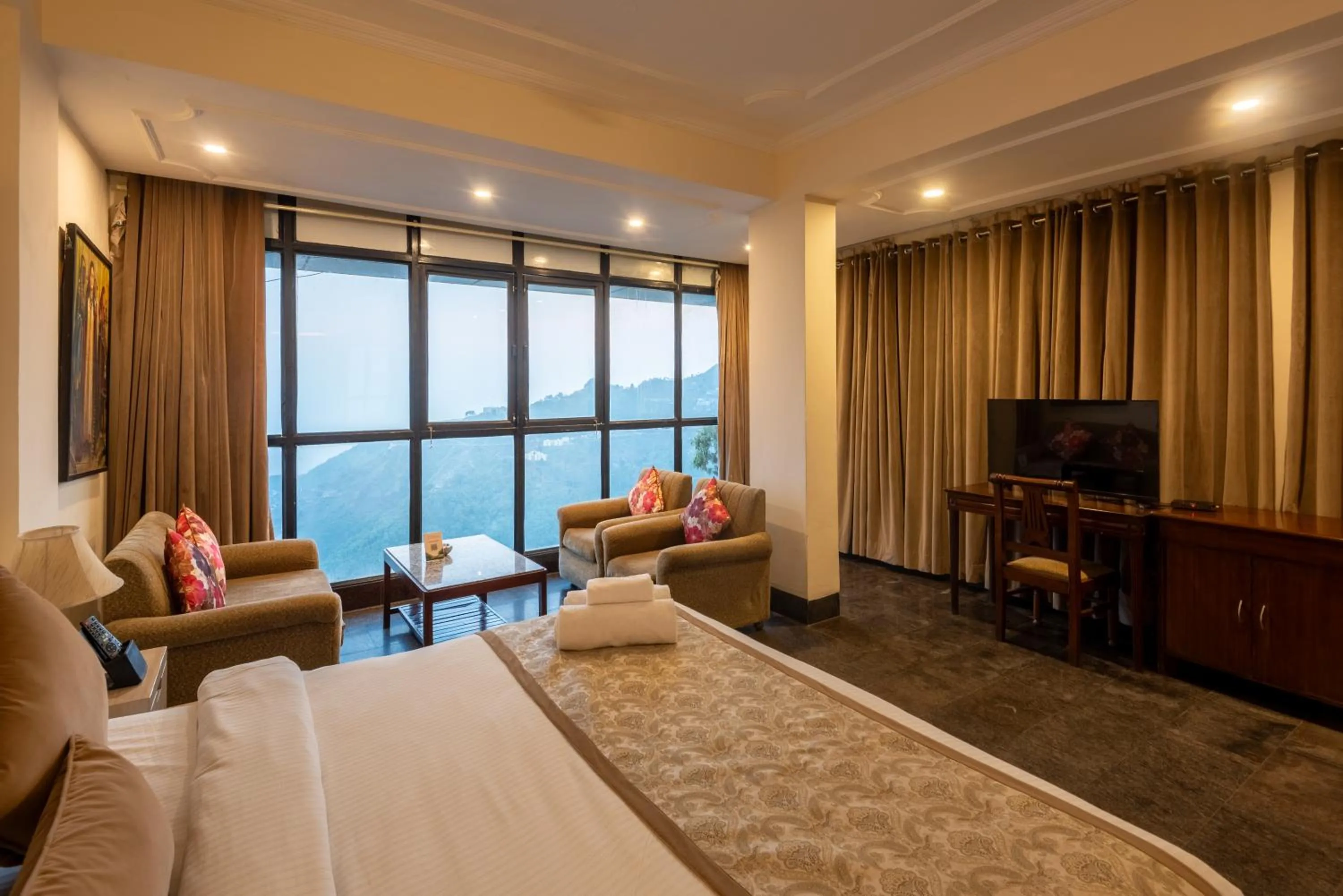 Bed in Tulip Inn Green Castle Mall road