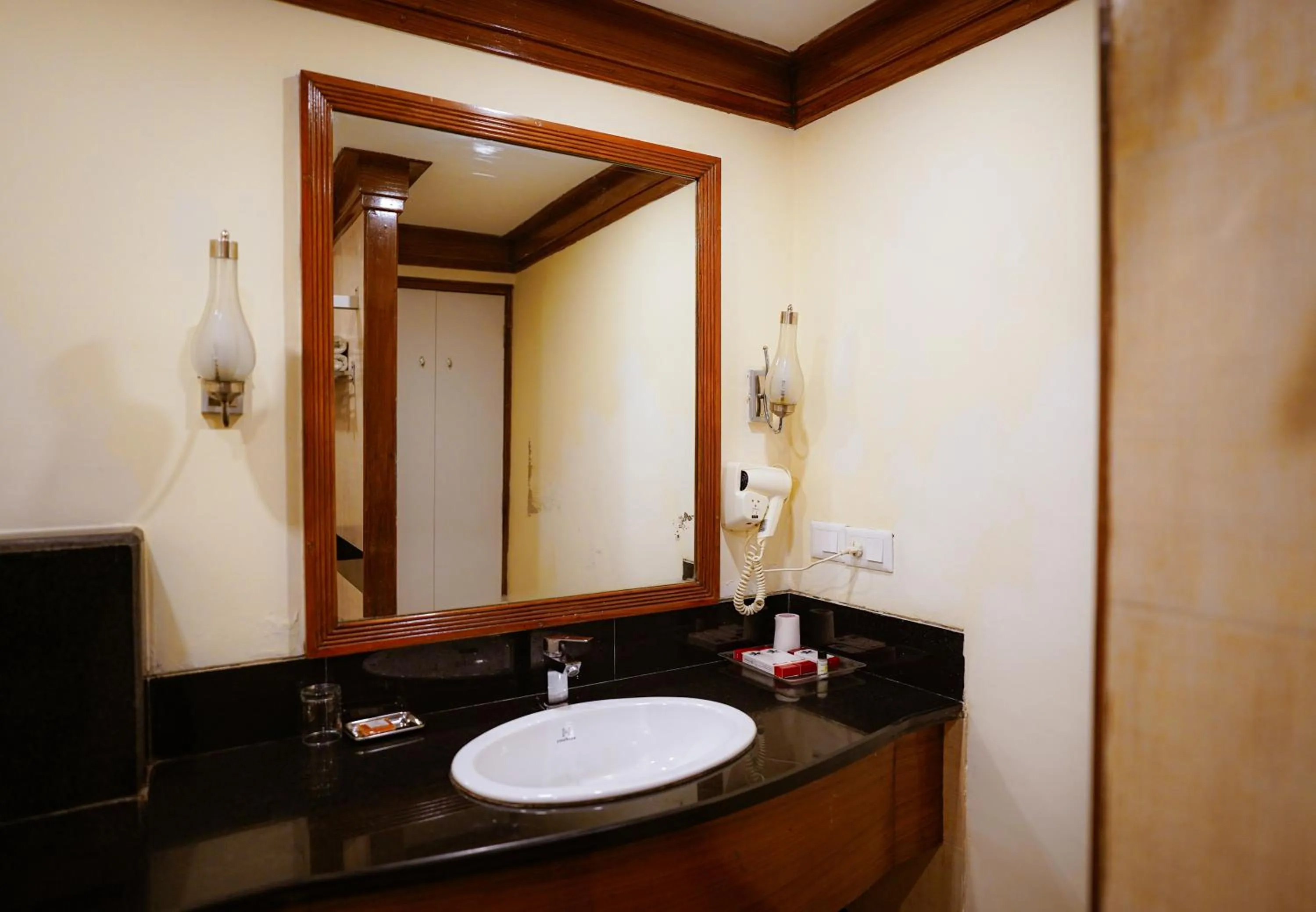 Bathroom in Tulip Inn Green Castle Mall road