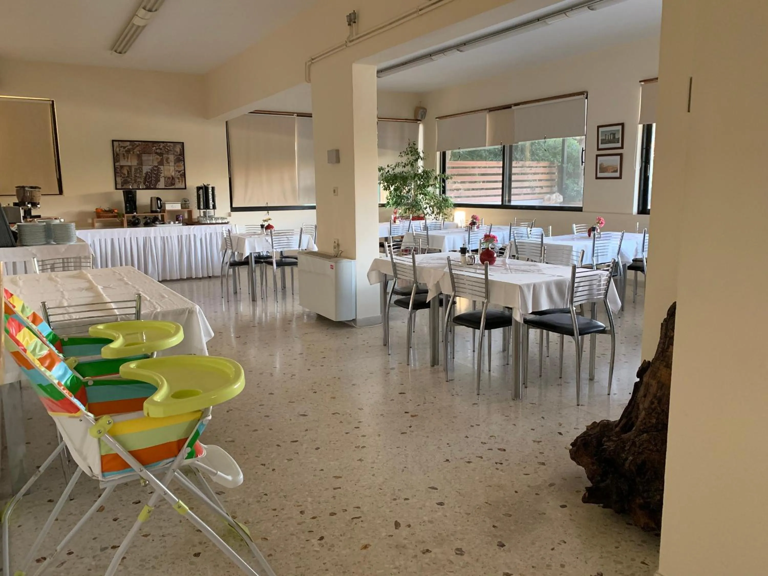 Restaurant/places to eat in Jo Marinis Rooms