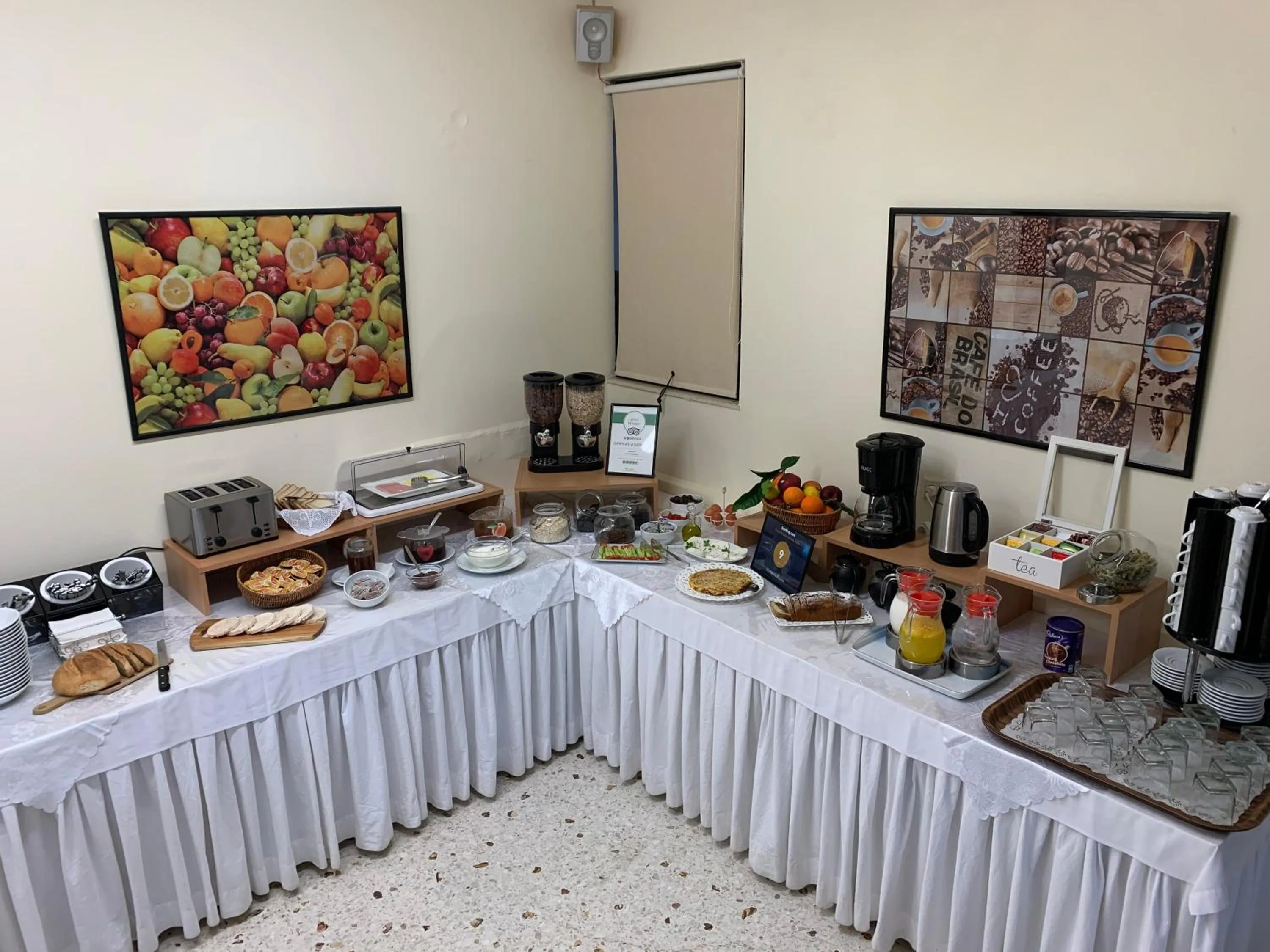 Coffee/tea facilities in Jo Marinis Rooms