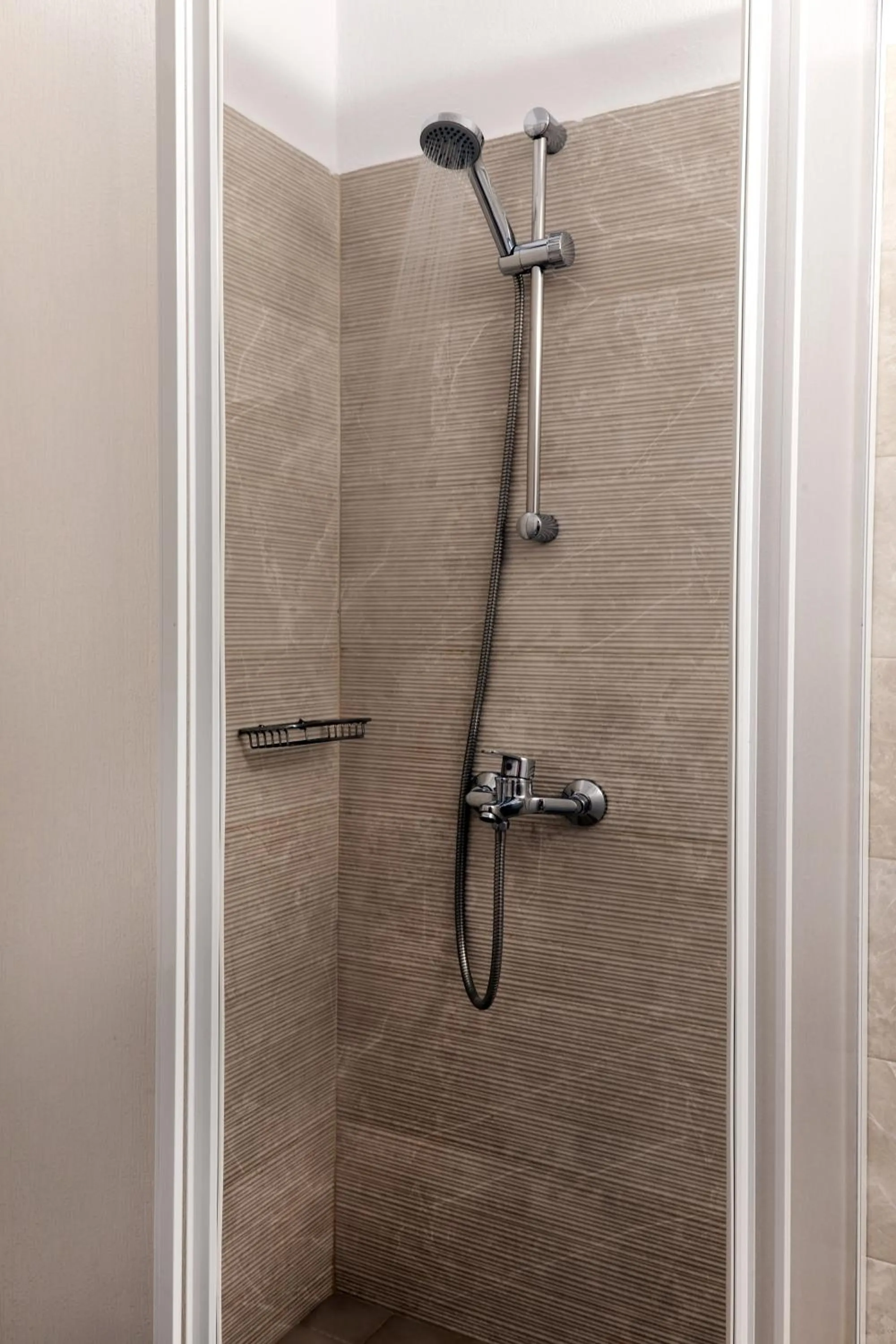 Shower in Jo Marinis Rooms