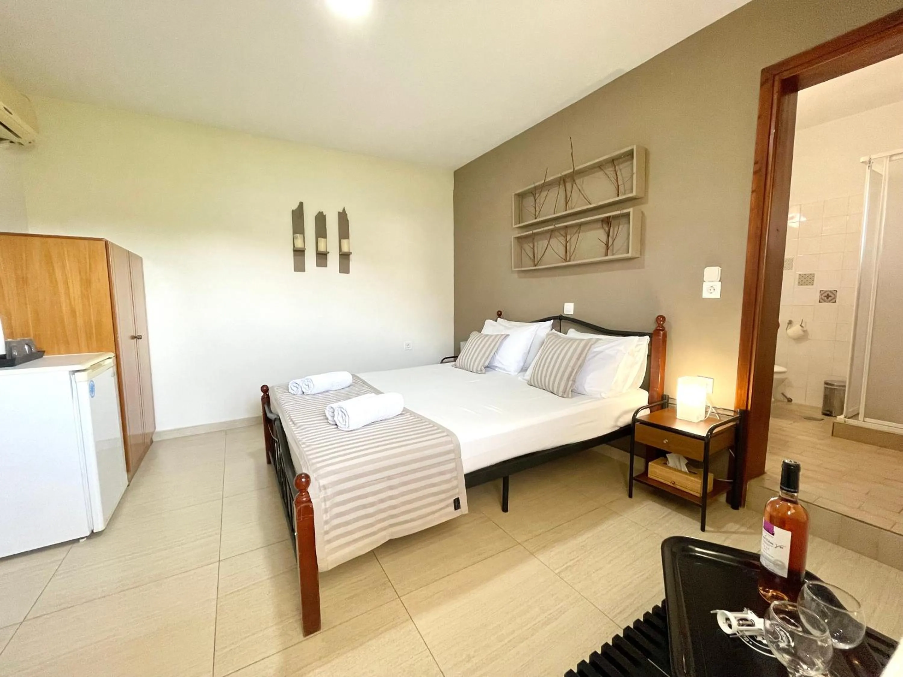 Bedroom, Bed in Jo Marinis Rooms