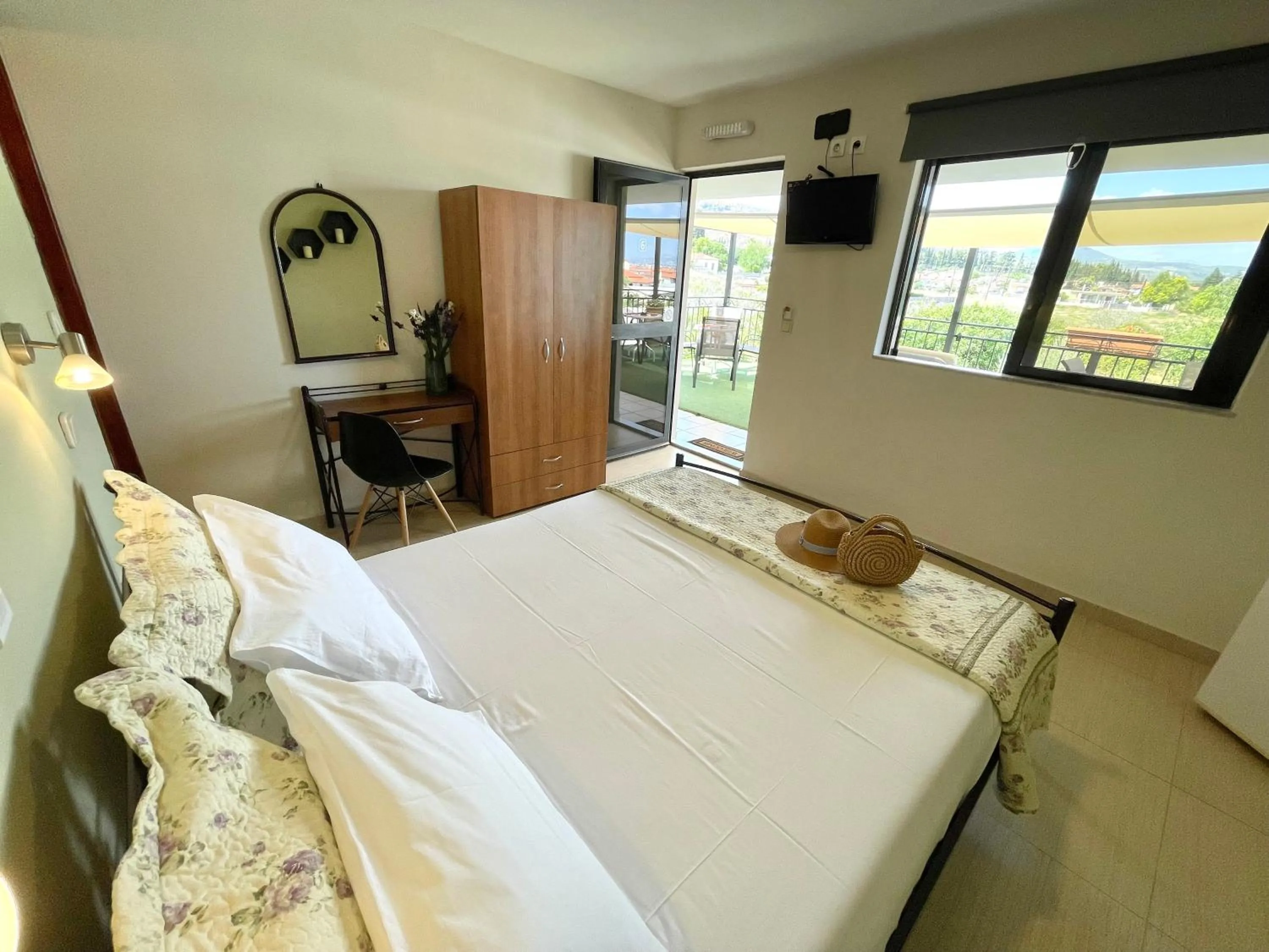 Bedroom, Bed in Jo Marinis Rooms