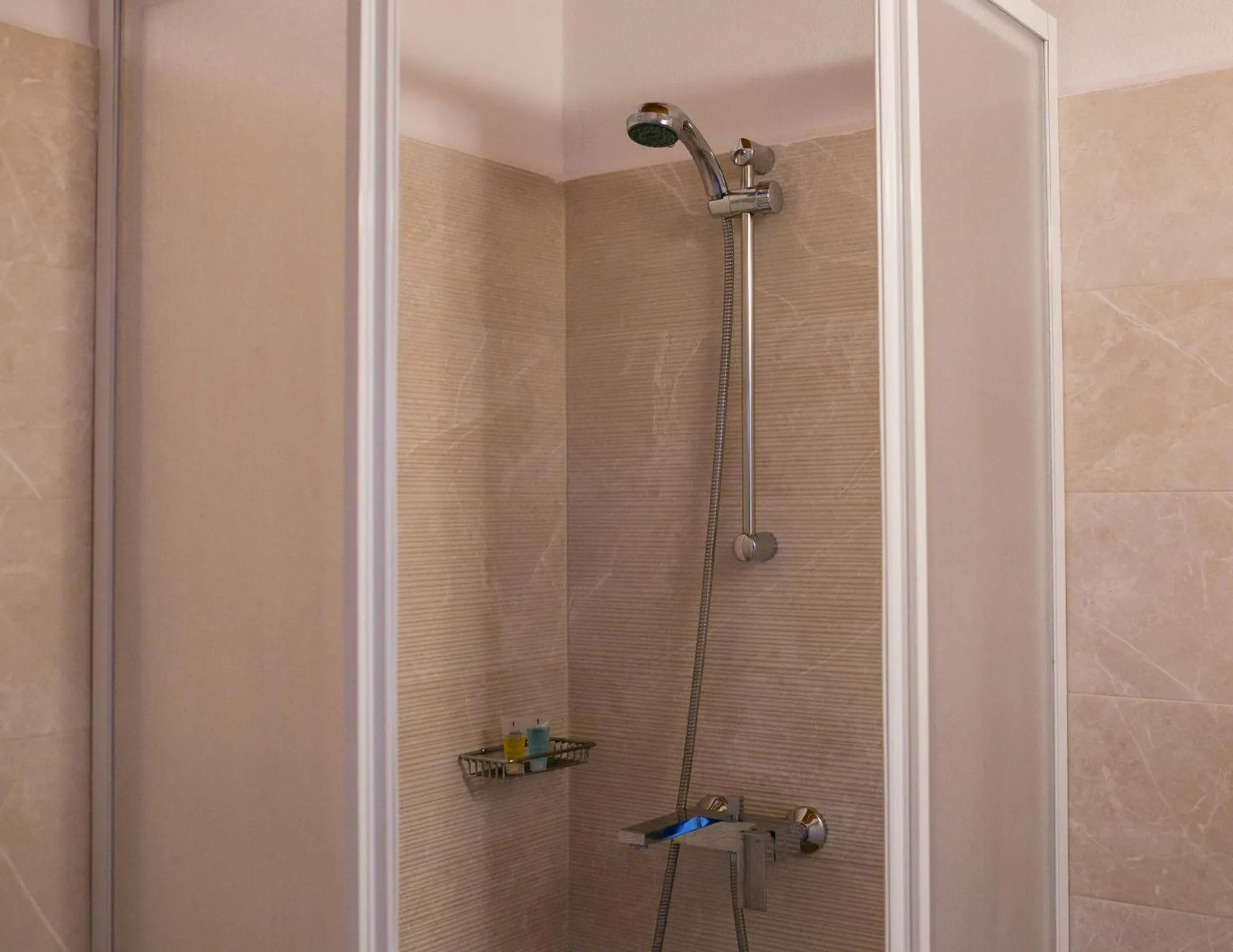 Shower in Jo Marinis Rooms