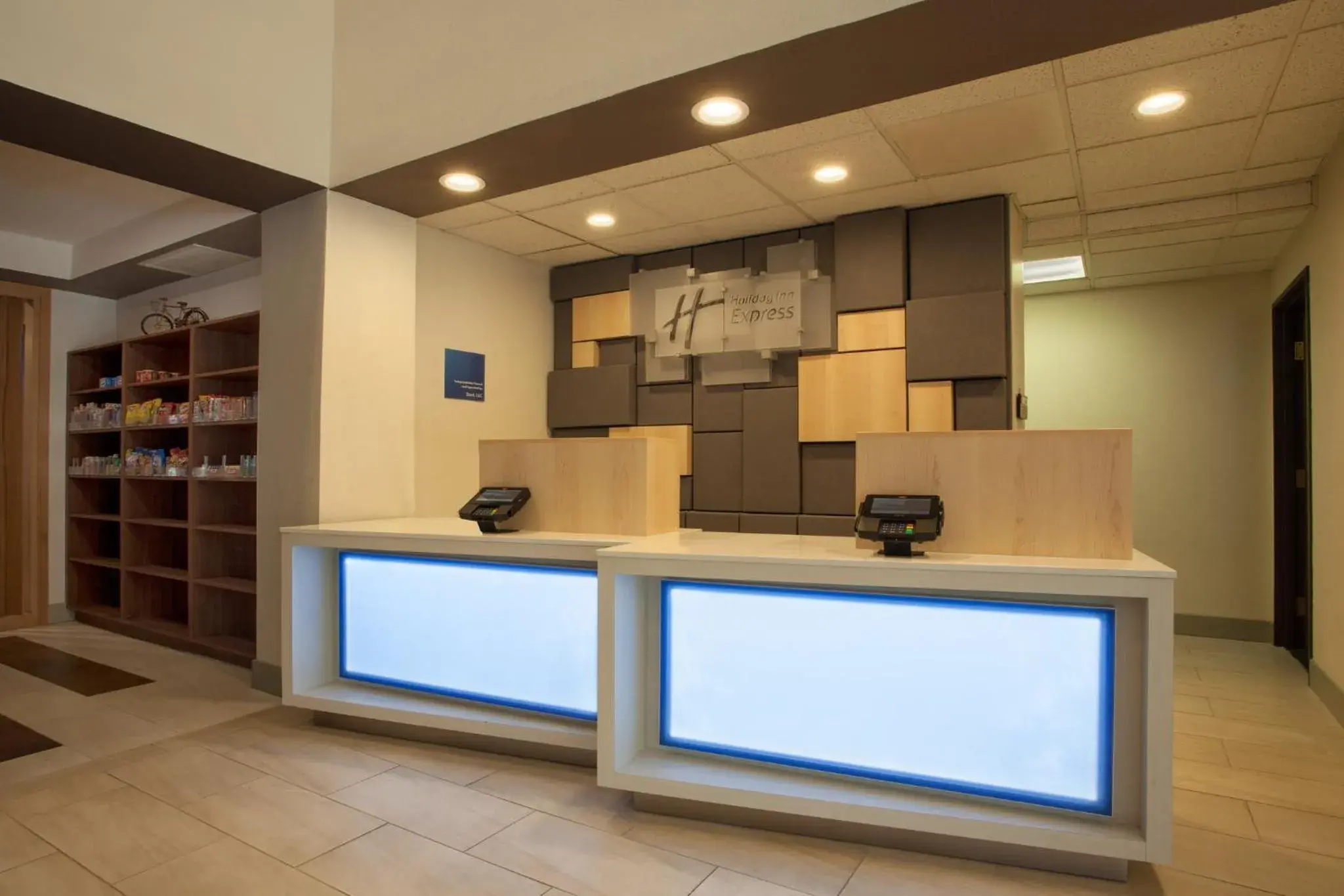 Property building in Holiday Inn Express Davis-University Area by IHG Property building in Holiday Inn Express Davis-University Area by IHG