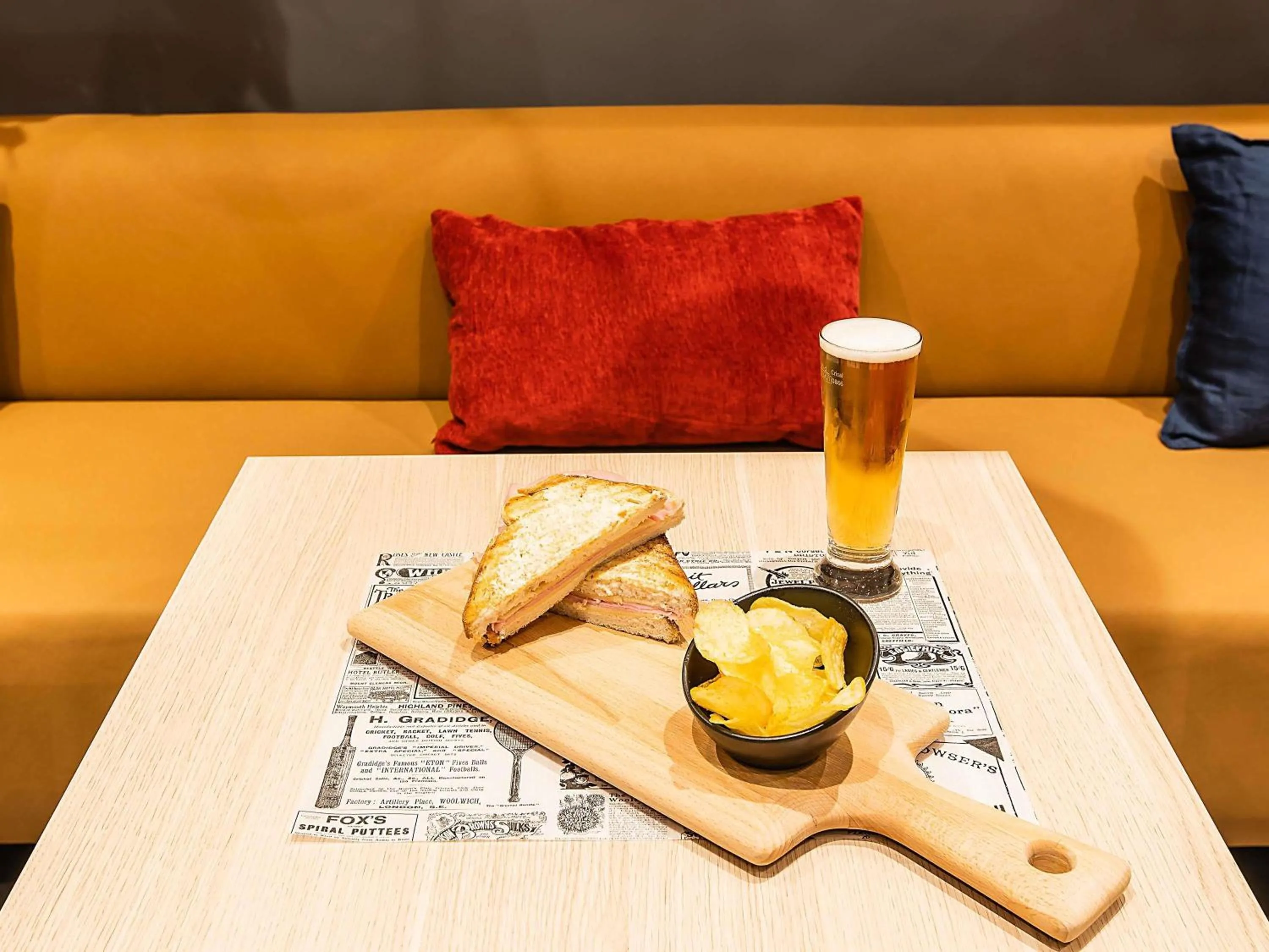 Lounge or bar in Hotel ibis Bragança