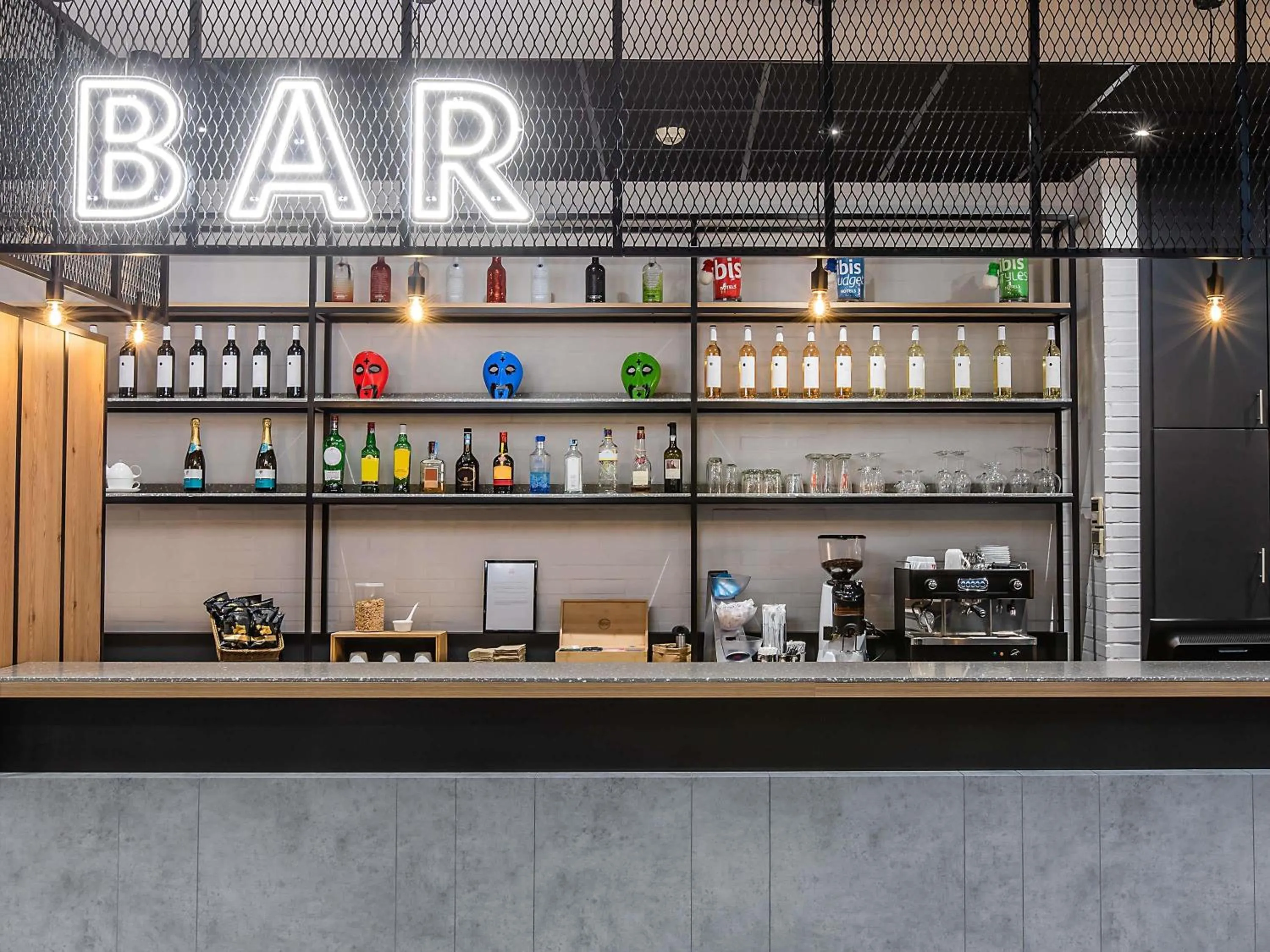 Lounge or bar in Hotel ibis Bragança