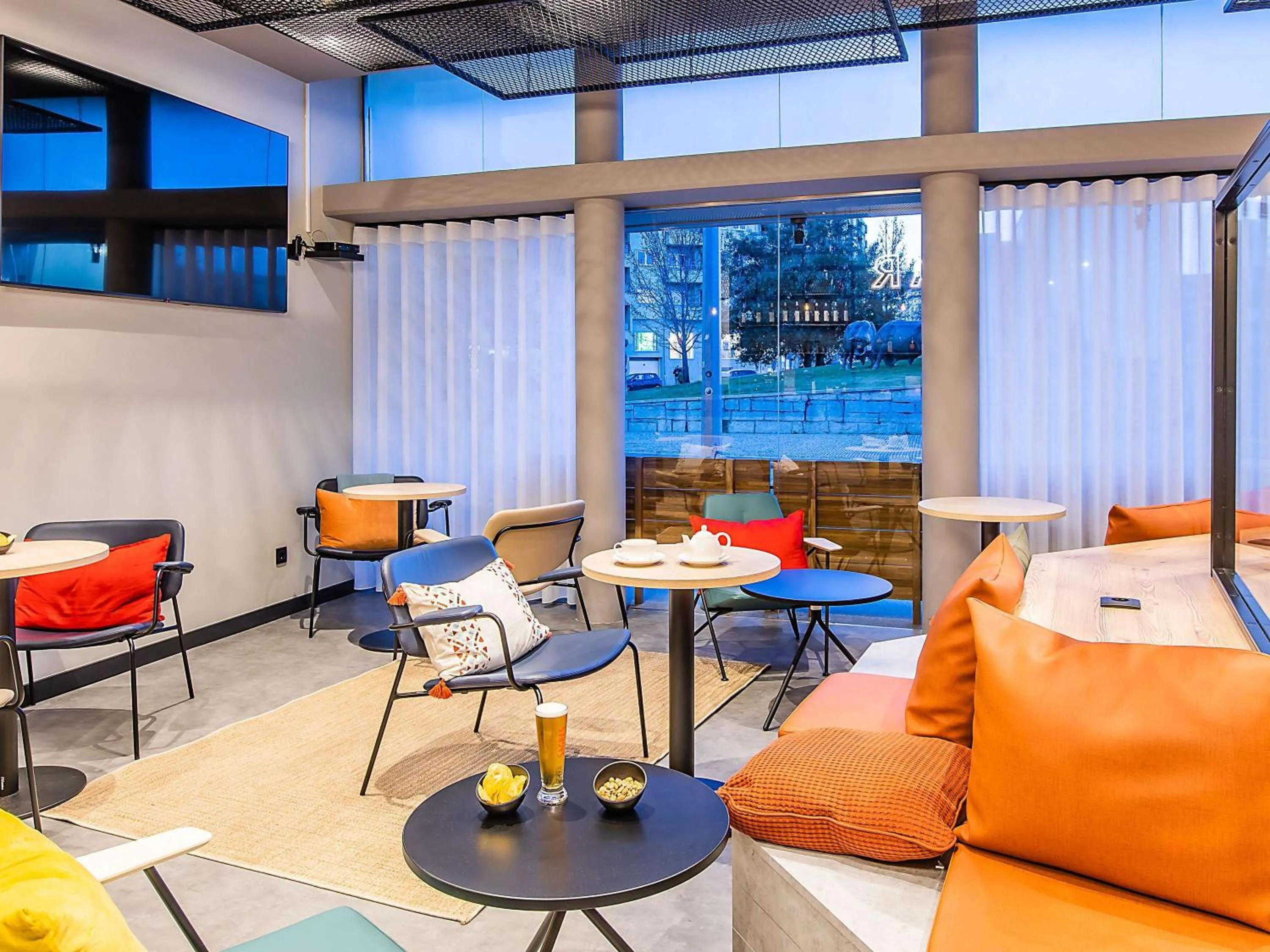 Lounge or bar in Hotel ibis Bragança