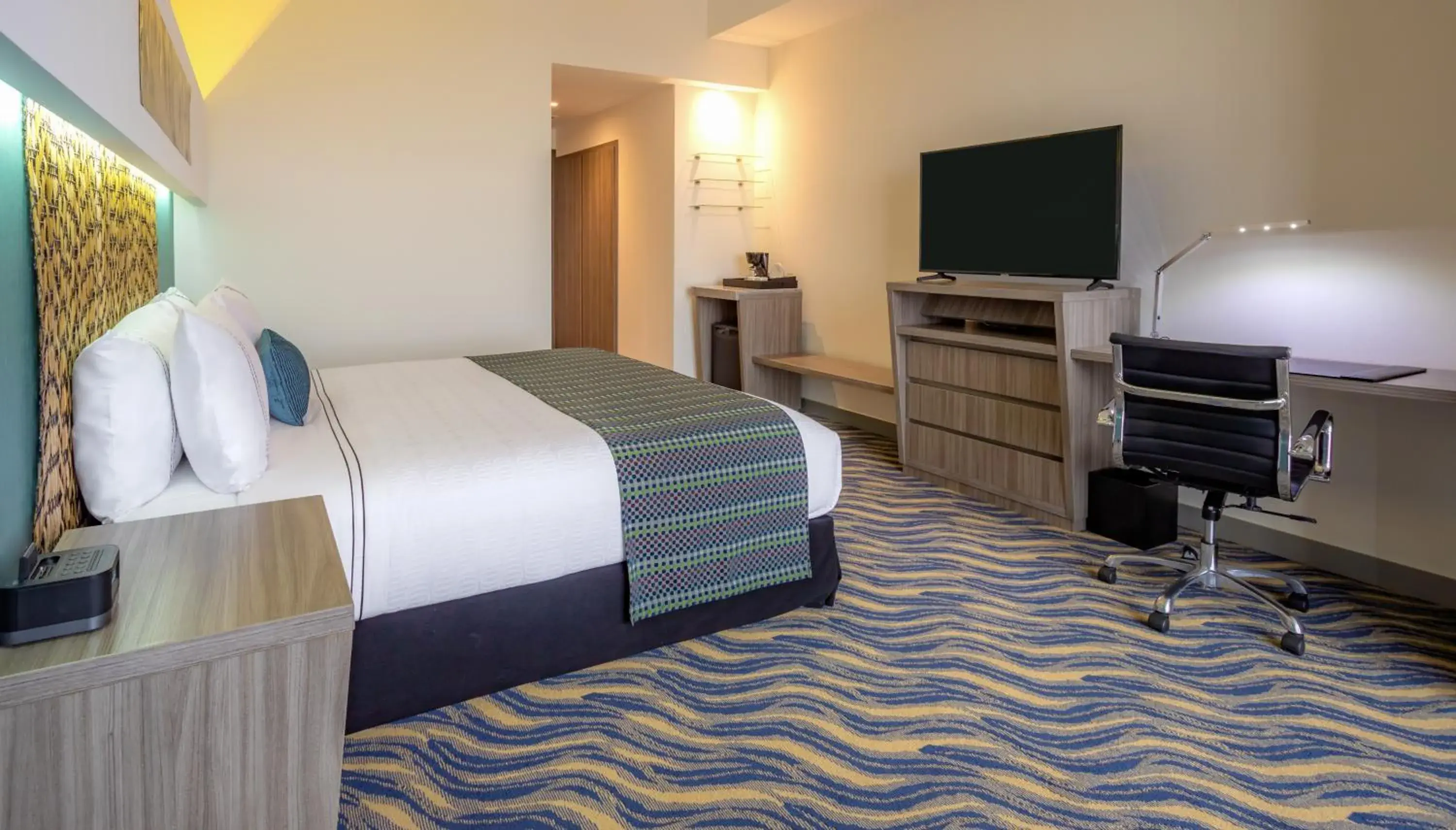 TV and multimedia, Bed in Sonesta Hotel Arequipa TV and multimedia, Bed in Sonesta Hotel Arequipa