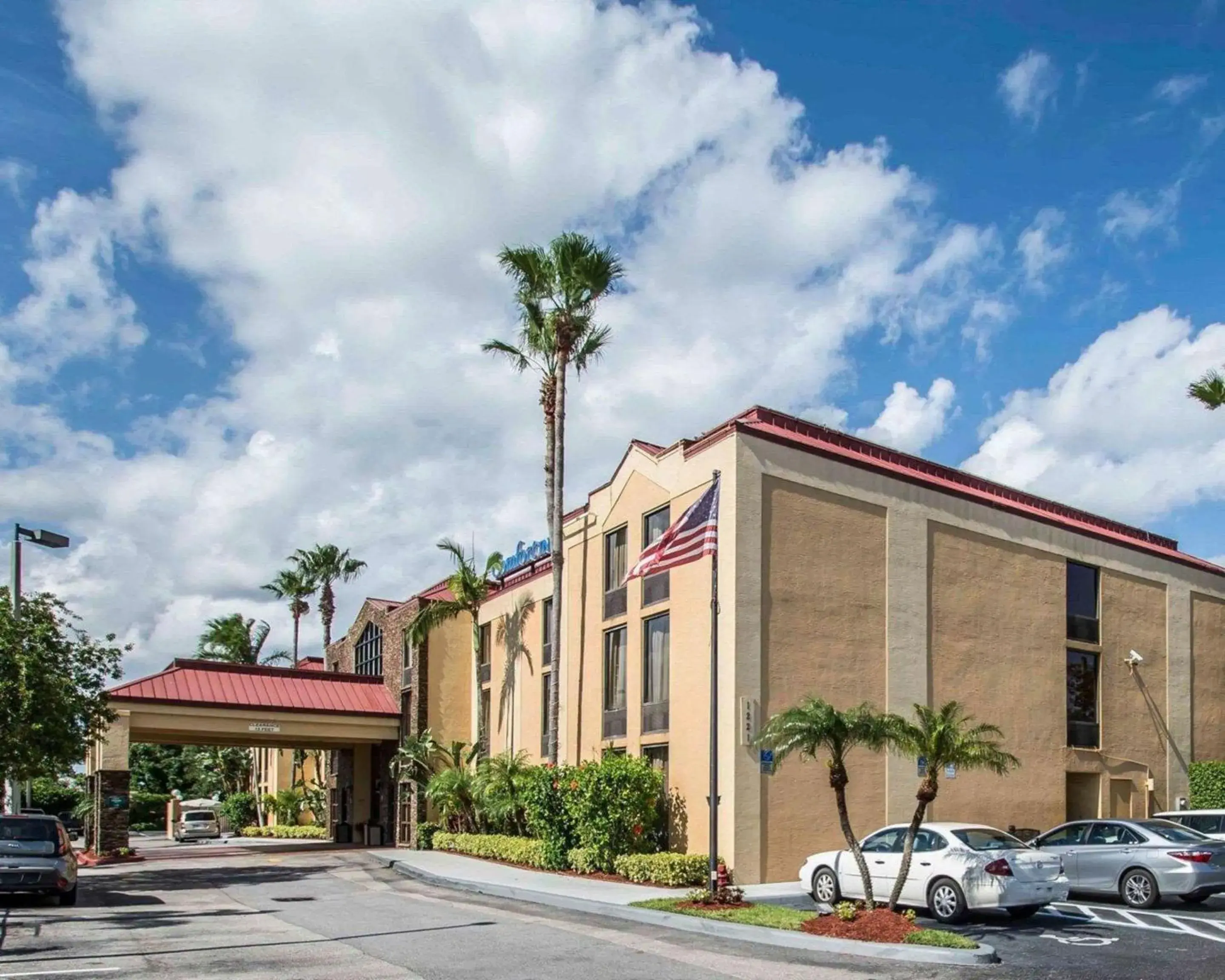 Property building in Comfort Inn & Suites Lantana - West Palm Beach South Property building in Comfort Inn & Suites Lantana - West Palm Beach South