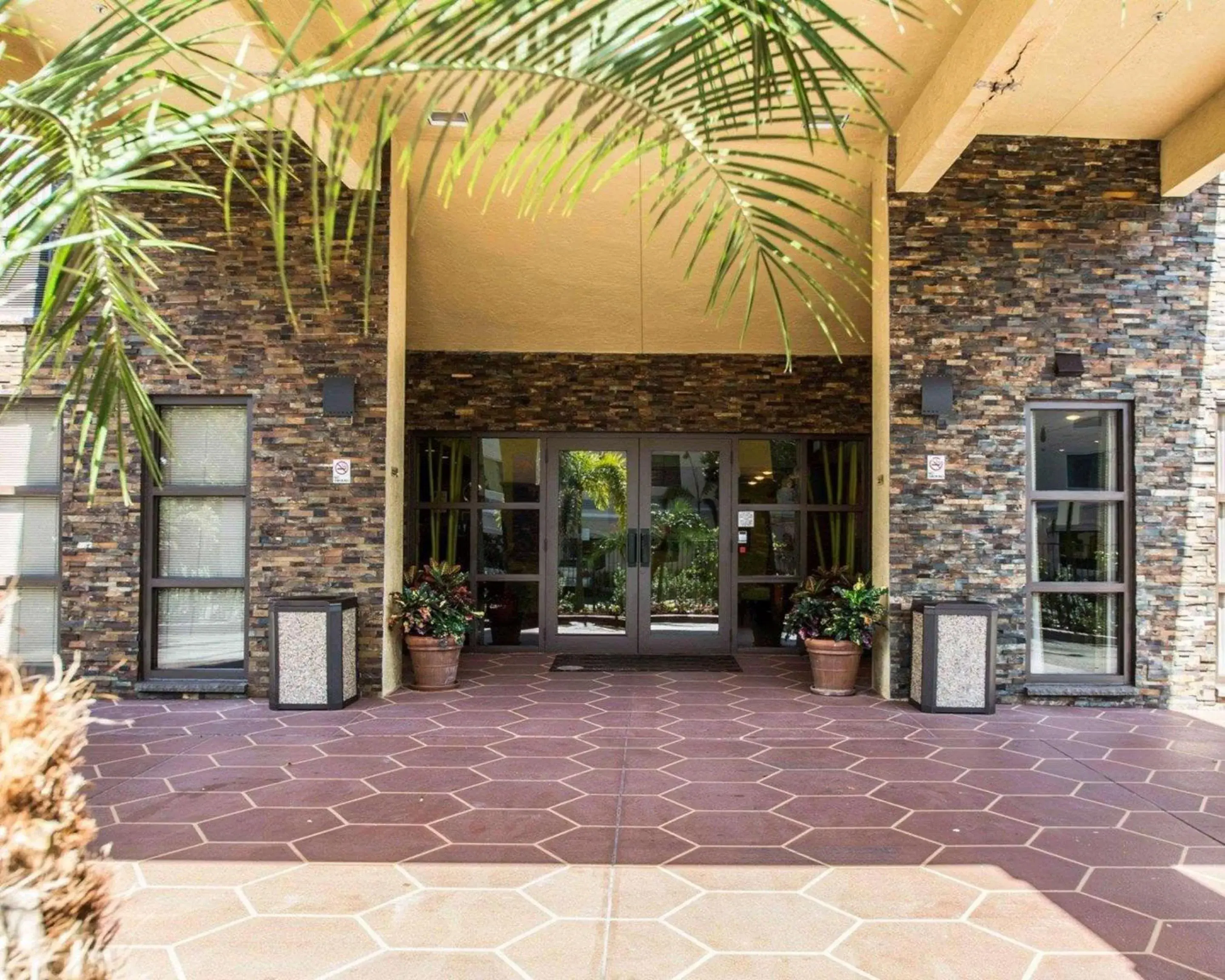 Property building in Comfort Inn & Suites Lantana - West Palm Beach South Property building in Comfort Inn & Suites Lantana - West Palm Beach South