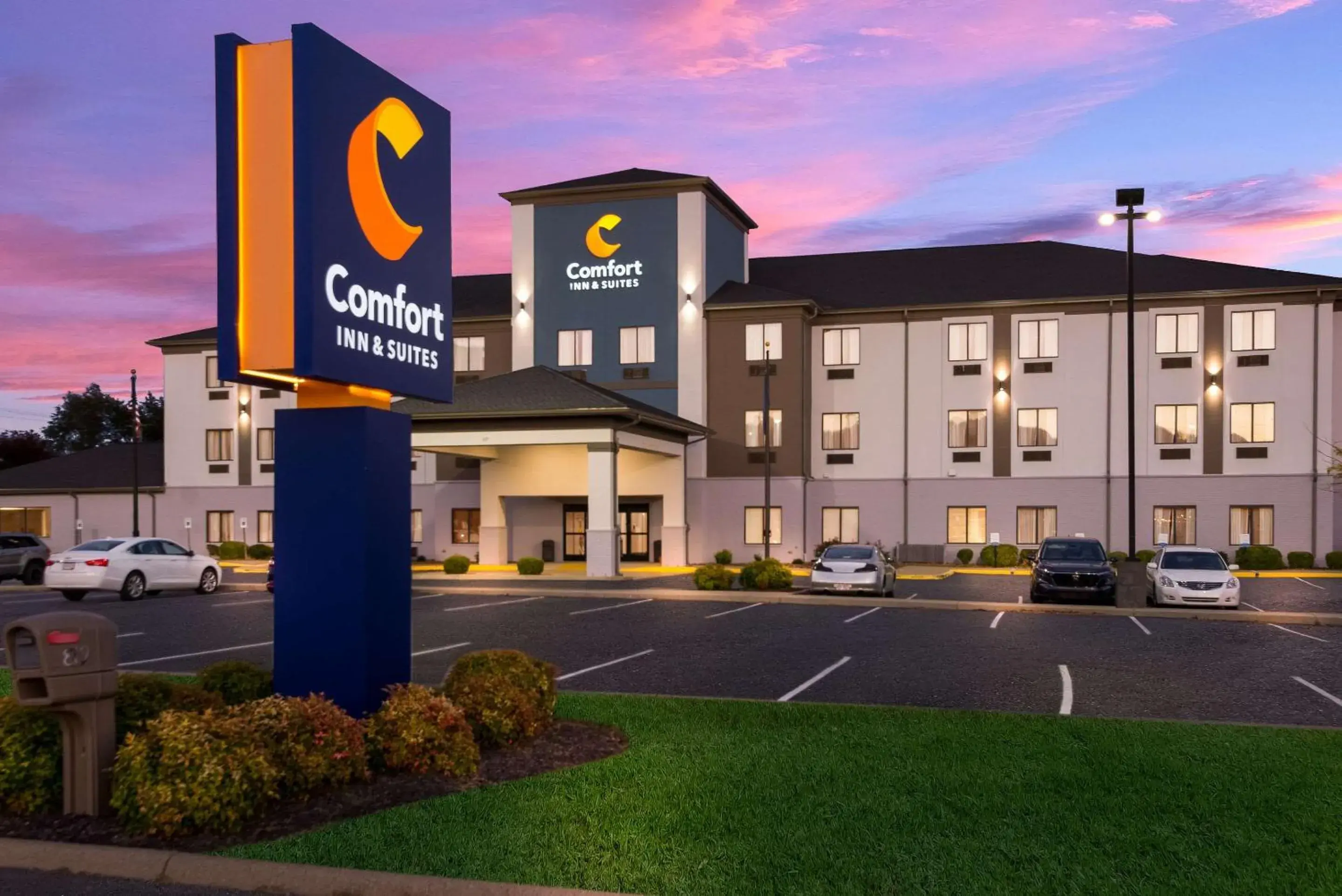 Property building in Comfort Inn & Suites Cave City Property building in Comfort Inn & Suites Cave City