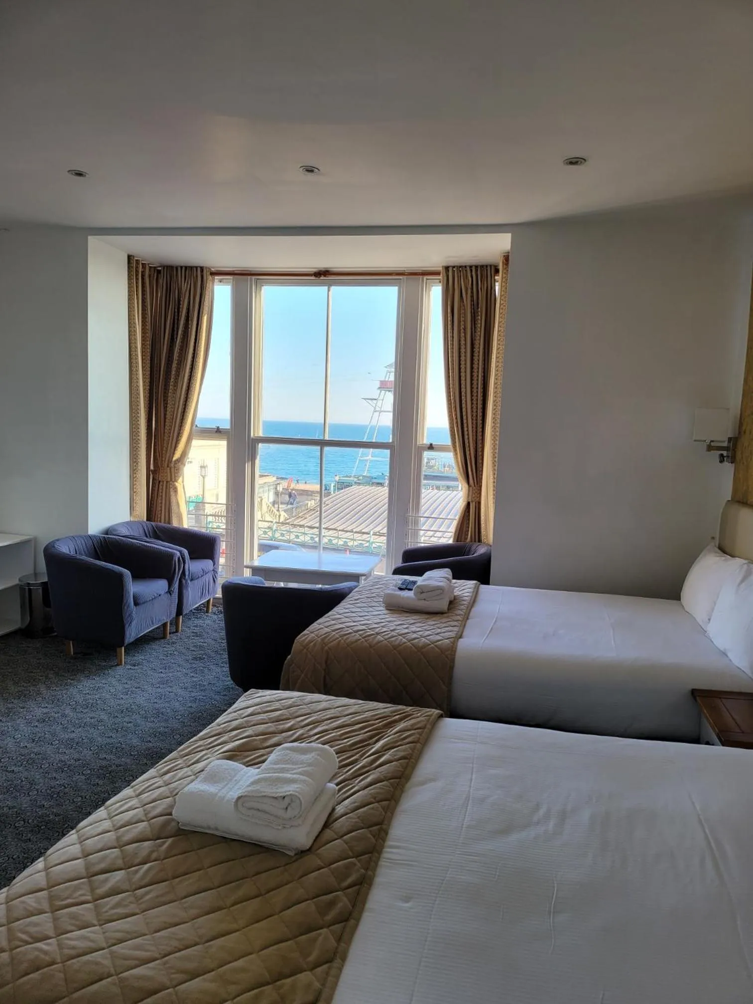 Shower, Bed in Atlantic Seafront