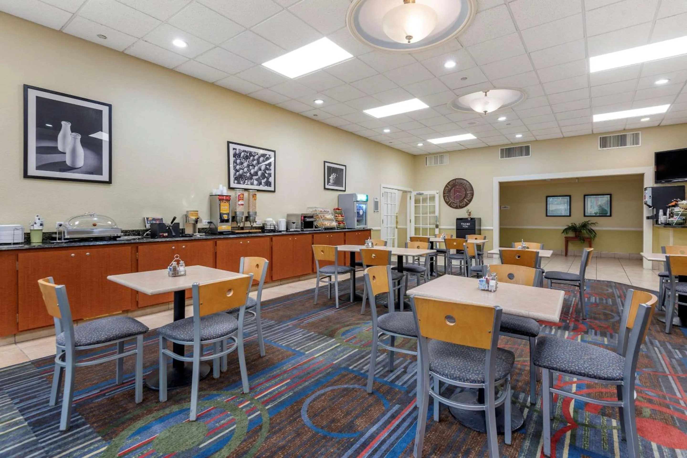Restaurant/places to eat in Quality Inn & Suites Vestal Binghamton near University