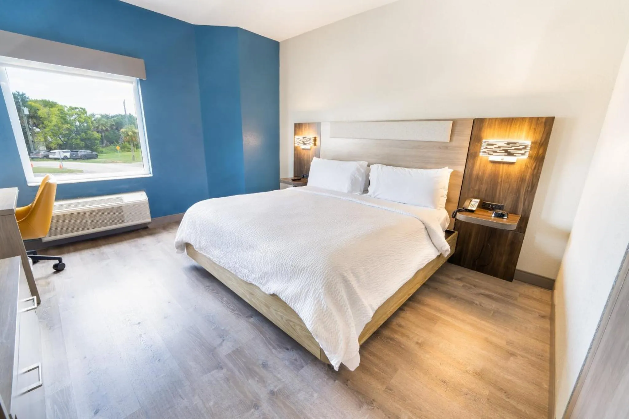 Photo of the whole room, Bed in Holiday Inn Express St Augustine Dtwn - Historic by IHG