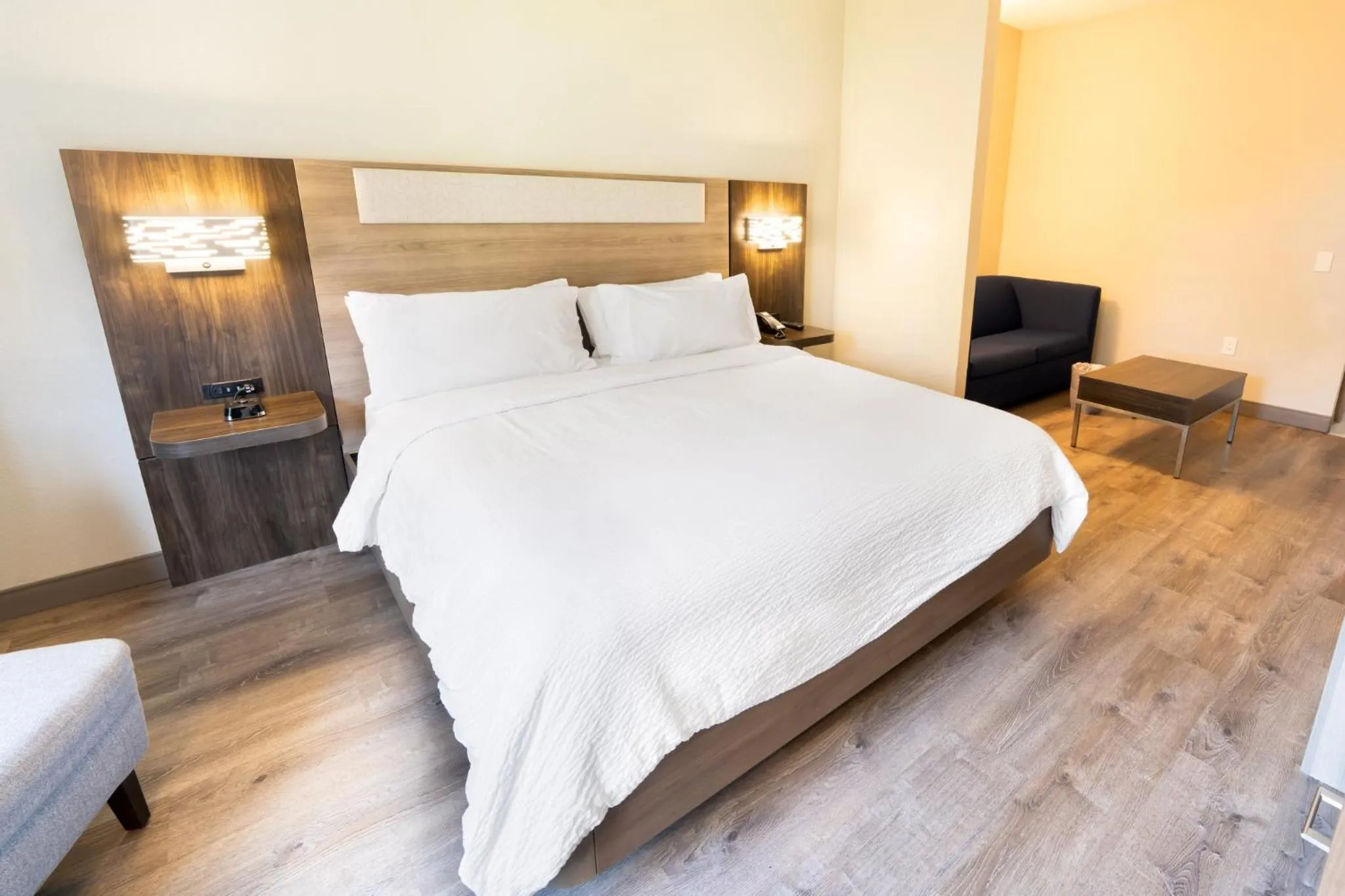 Photo of the whole room, Bed in Holiday Inn Express St Augustine Dtwn - Historic by IHG