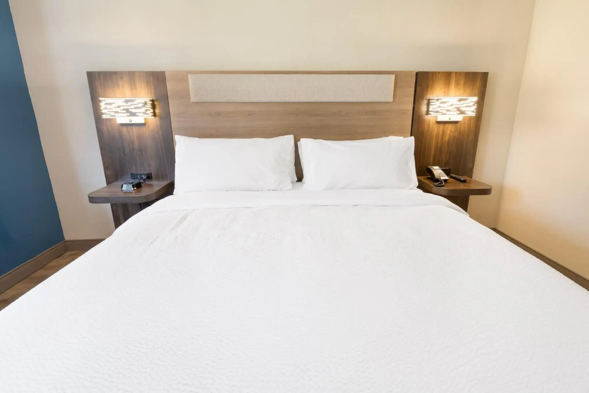 Photo of the whole room, Bed in Holiday Inn Express St Augustine Dtwn - Historic by IHG Photo of the whole room, Bed in Holiday Inn Express St Augustine Dtwn - Historic by IHG