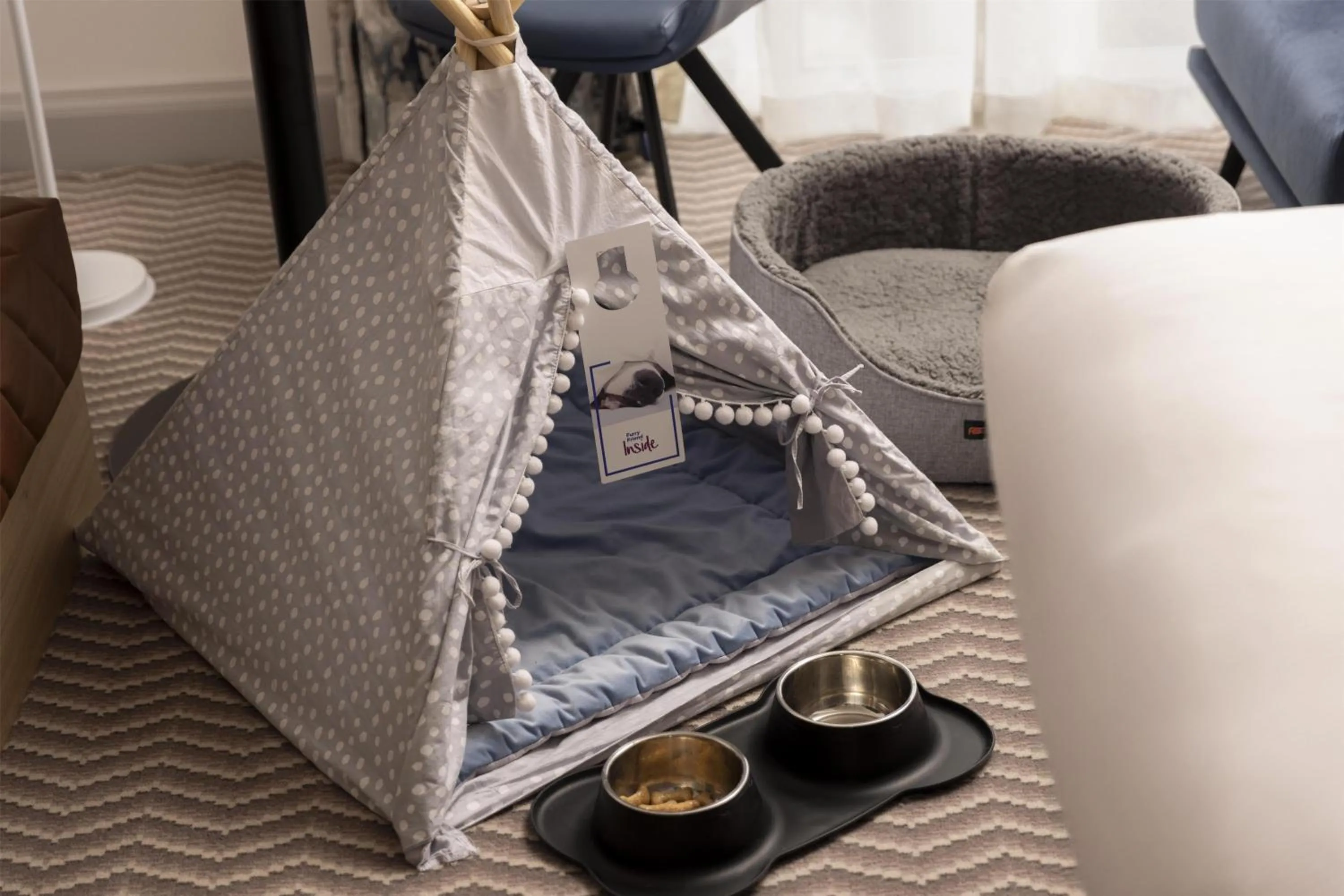 Living room, Bed in Hilton Northampton Hotel