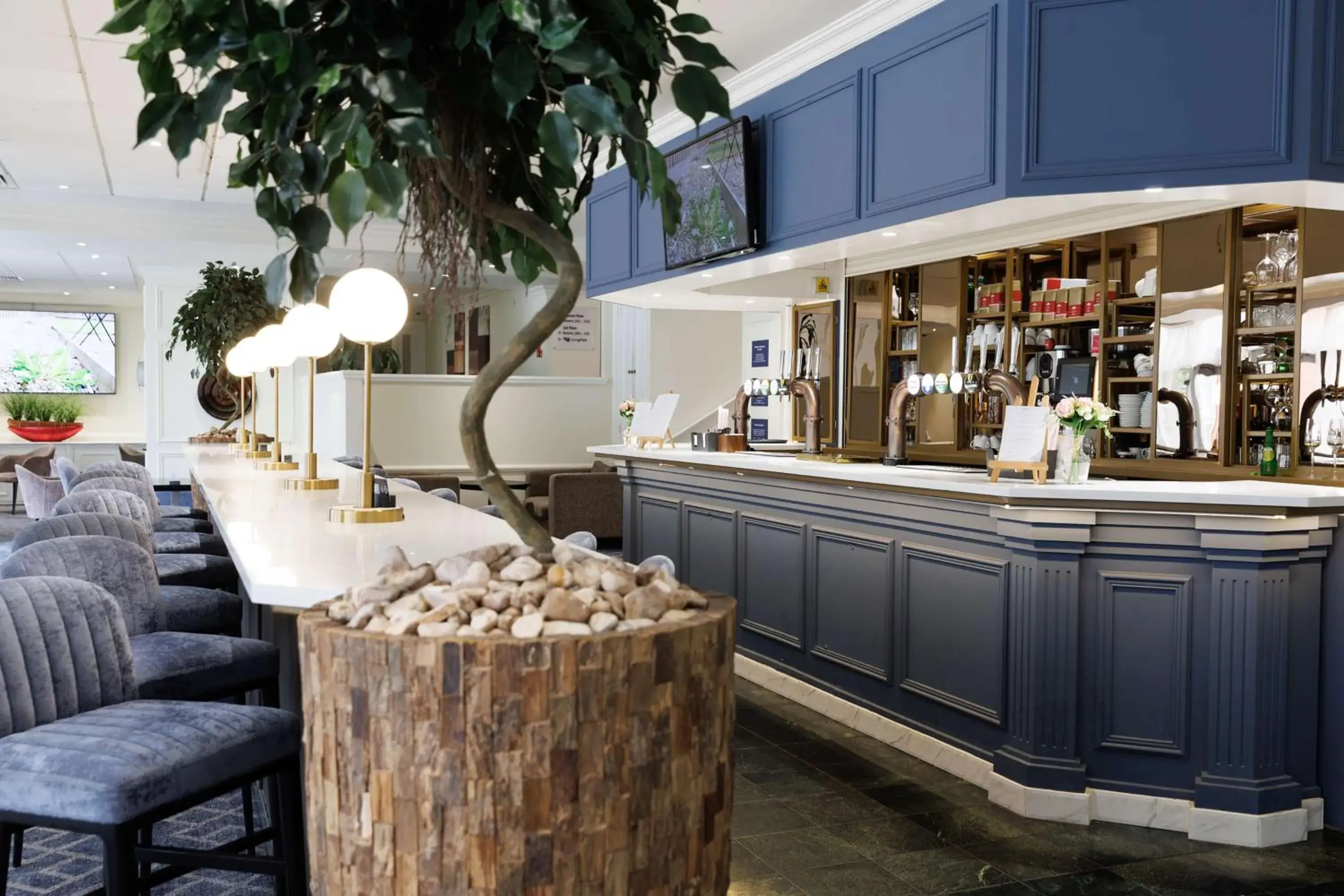 Lounge or bar in Hilton Northampton Hotel Lounge or bar in Hilton Northampton Hotel