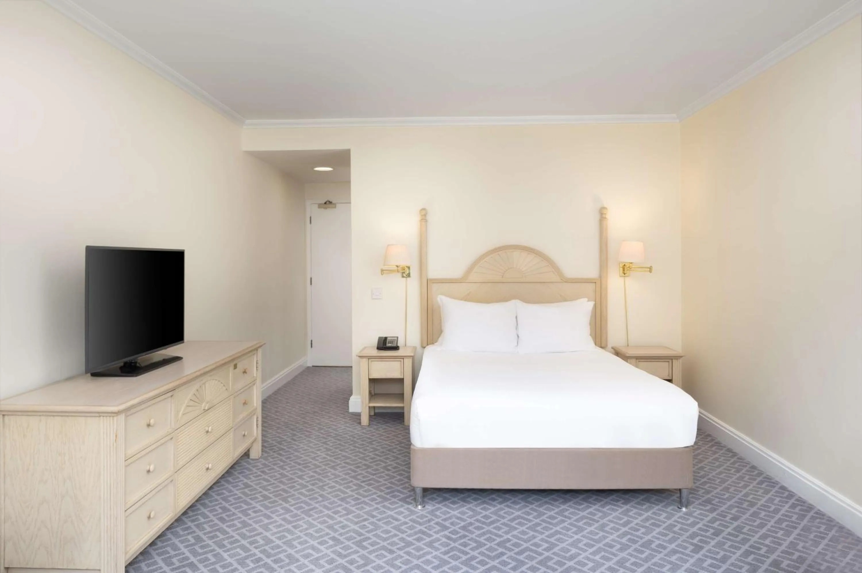 Bed in Hilton Northampton Hotel