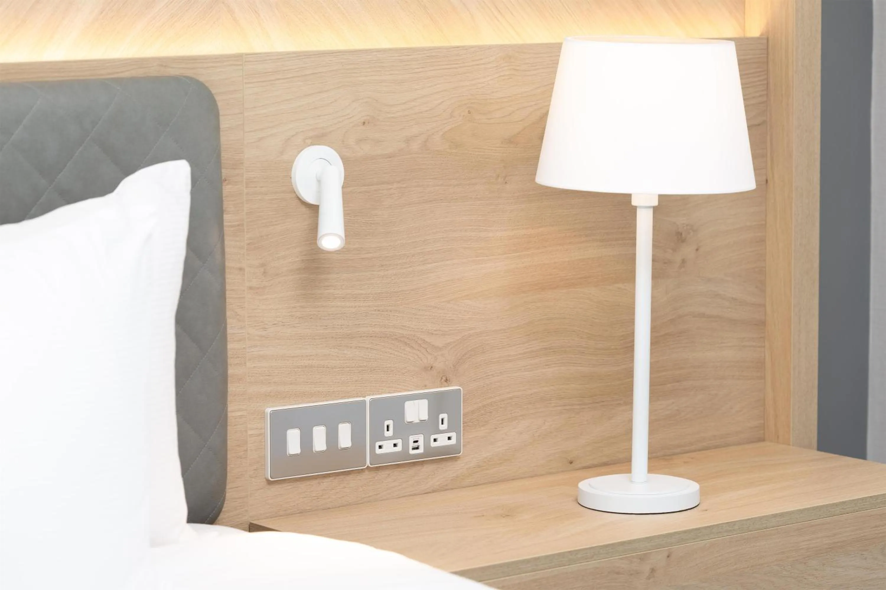 Bedroom, Bed in Hilton Northampton Hotel