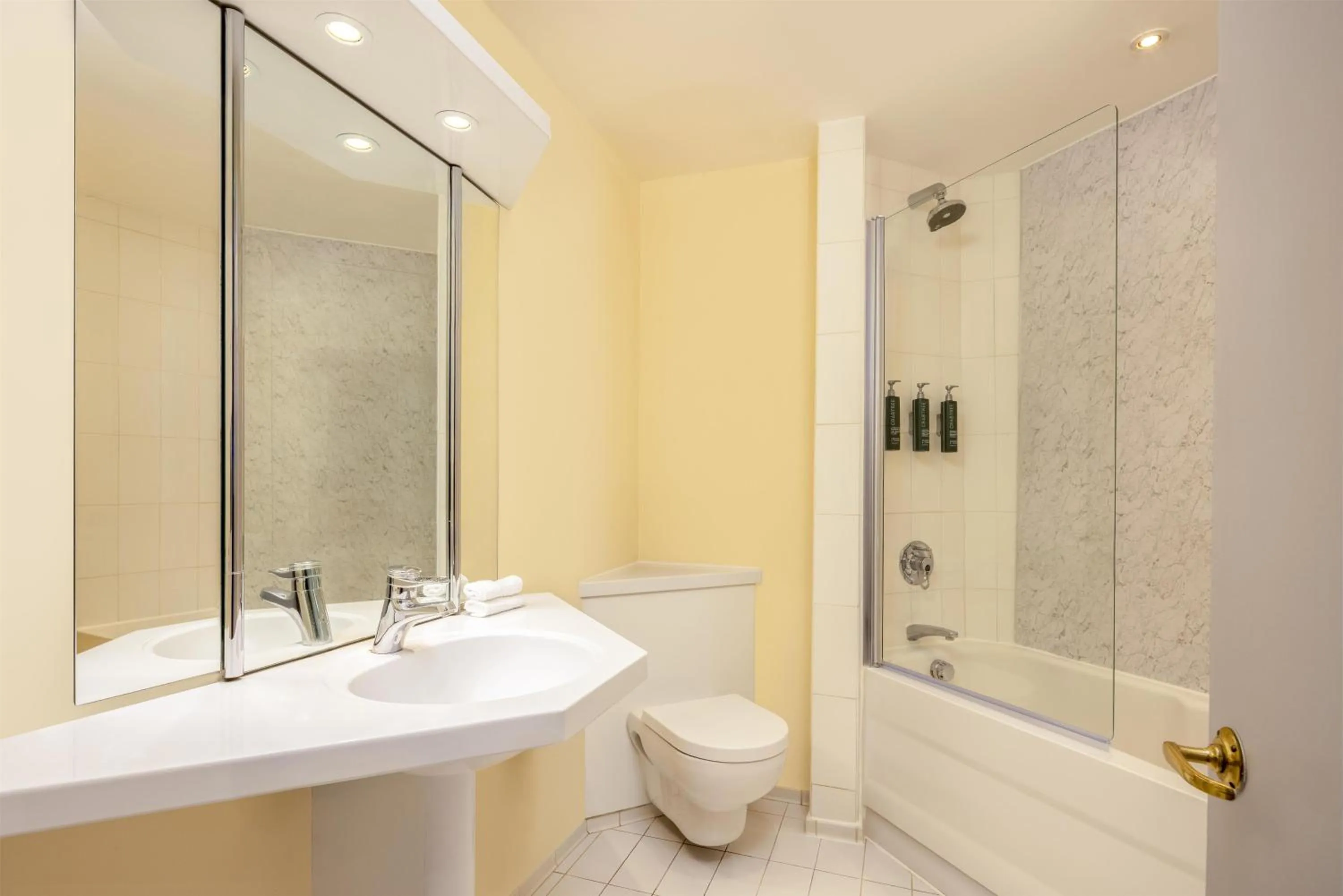 Bathroom in Hilton Northampton Hotel