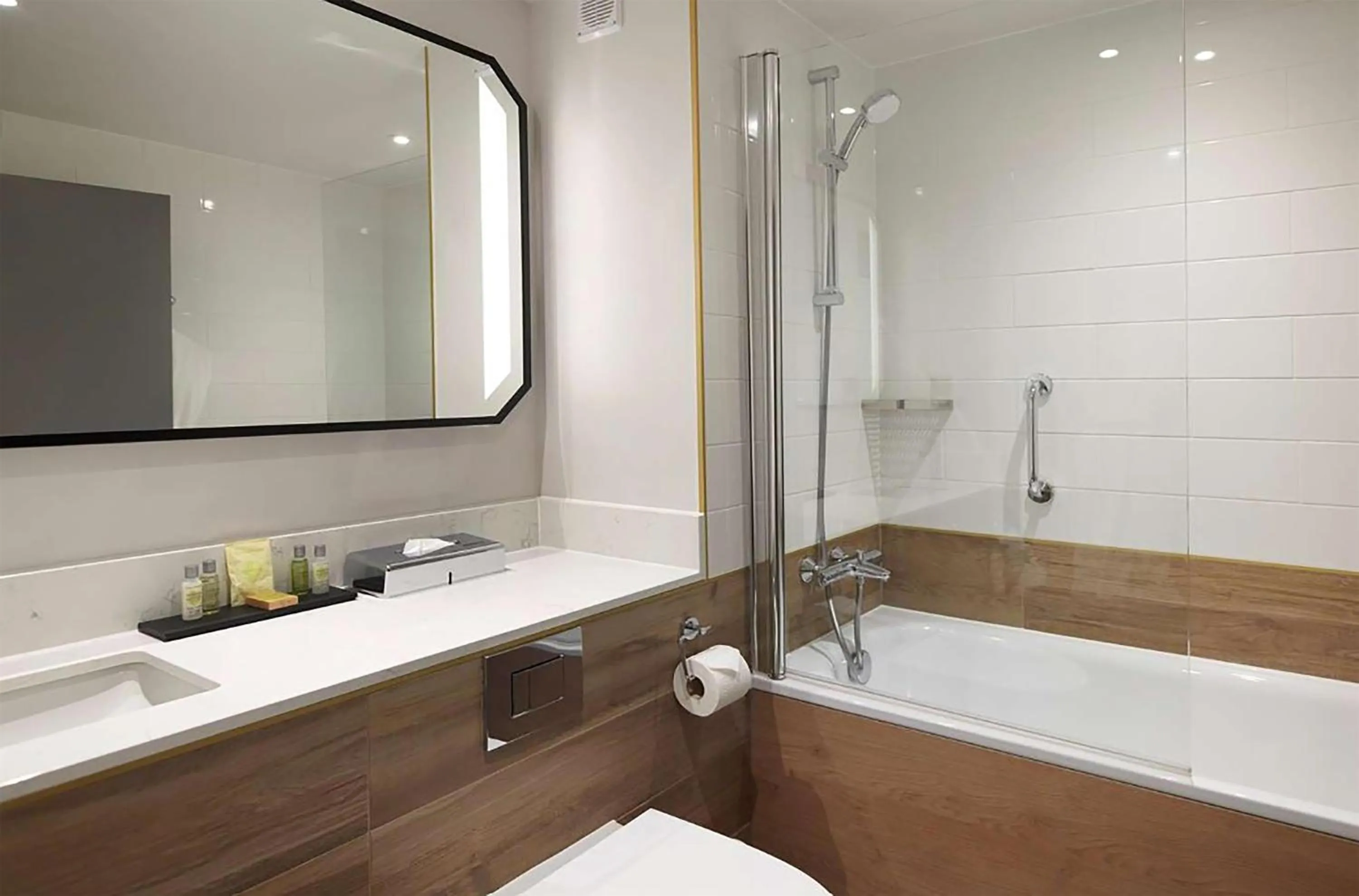 Bathroom in Hilton Northampton Hotel