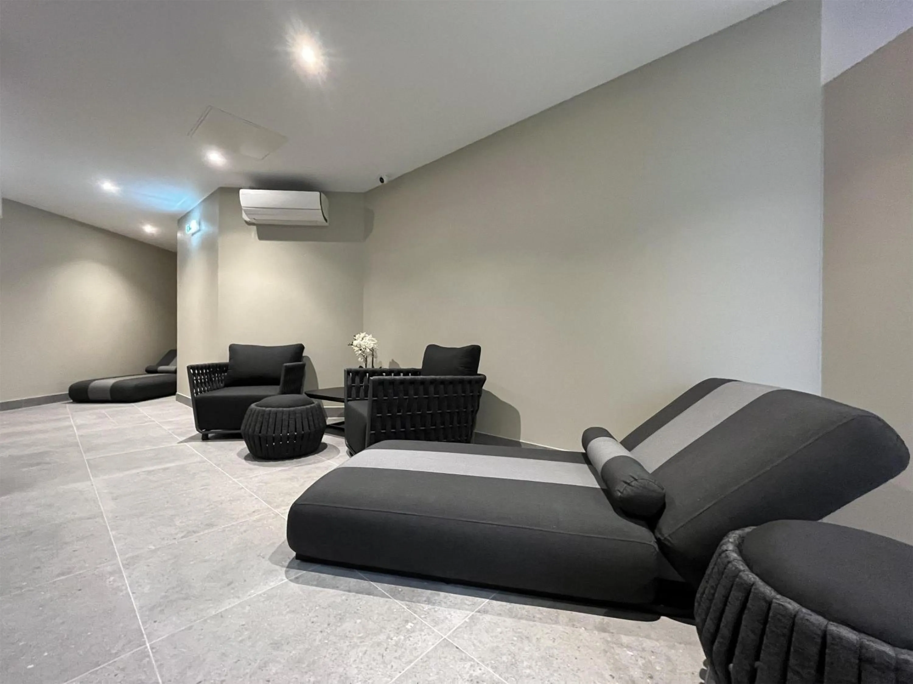 Living room in Hilton Northampton Hotel