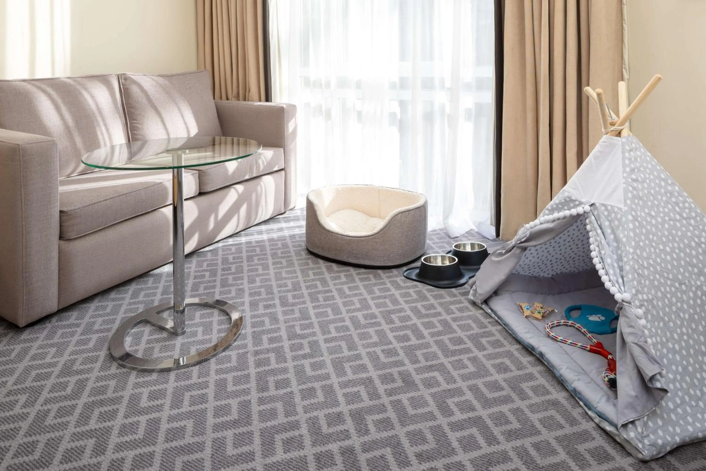 Living room in Hilton Northampton Hotel