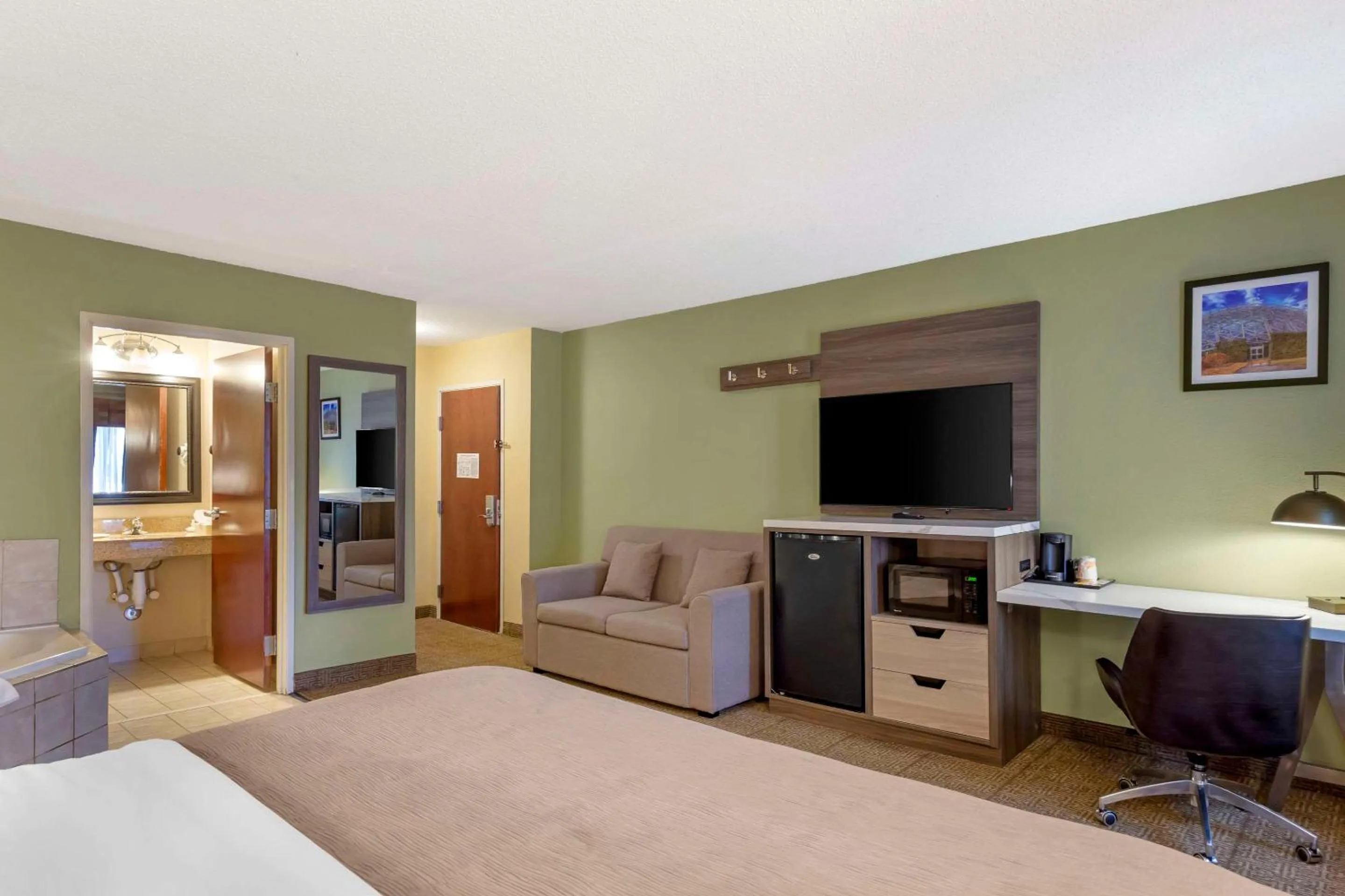 Bedroom, Bed in Quality Inn Raleigh Downtown