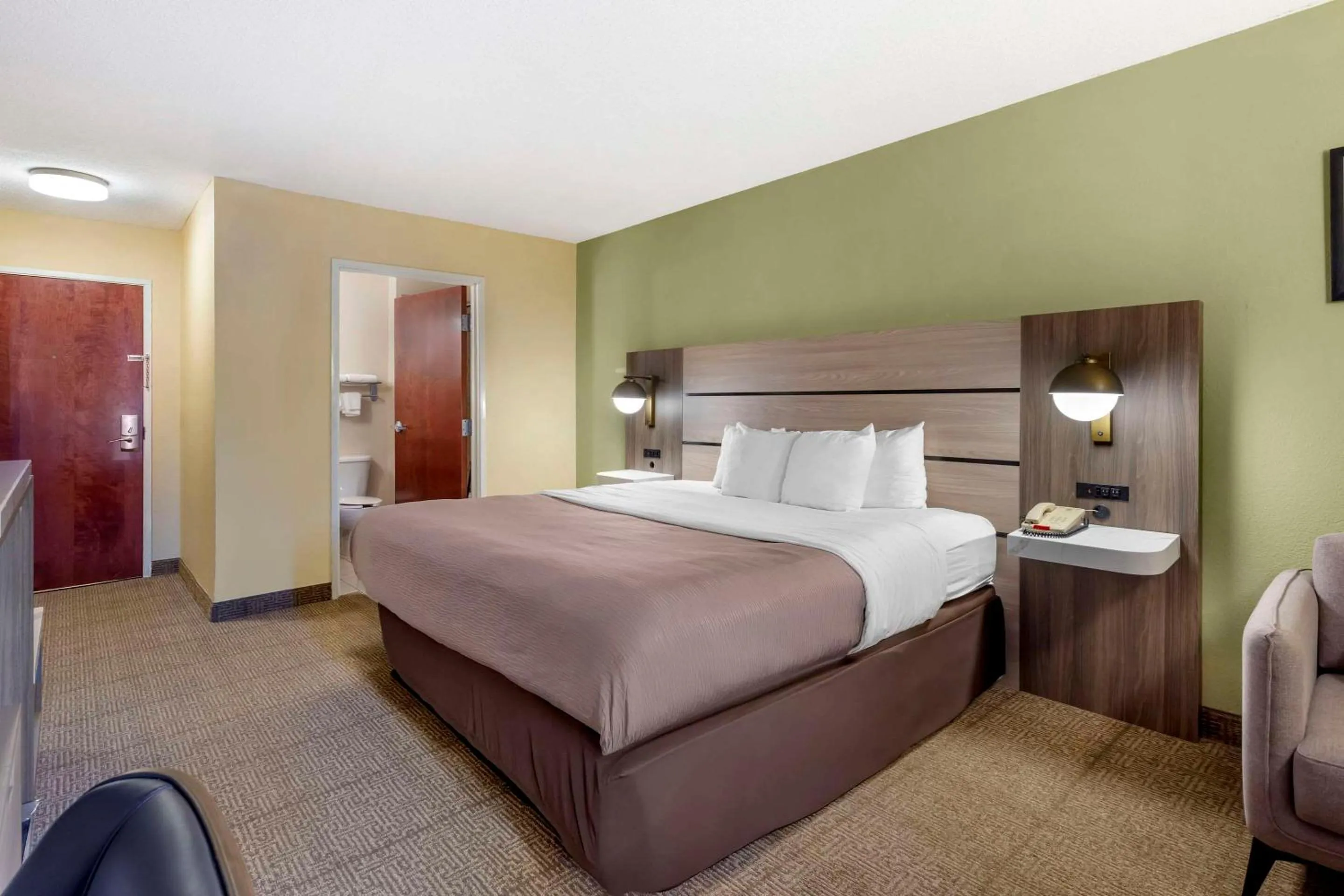 Bedroom, Bed in Quality Inn Raleigh Downtown