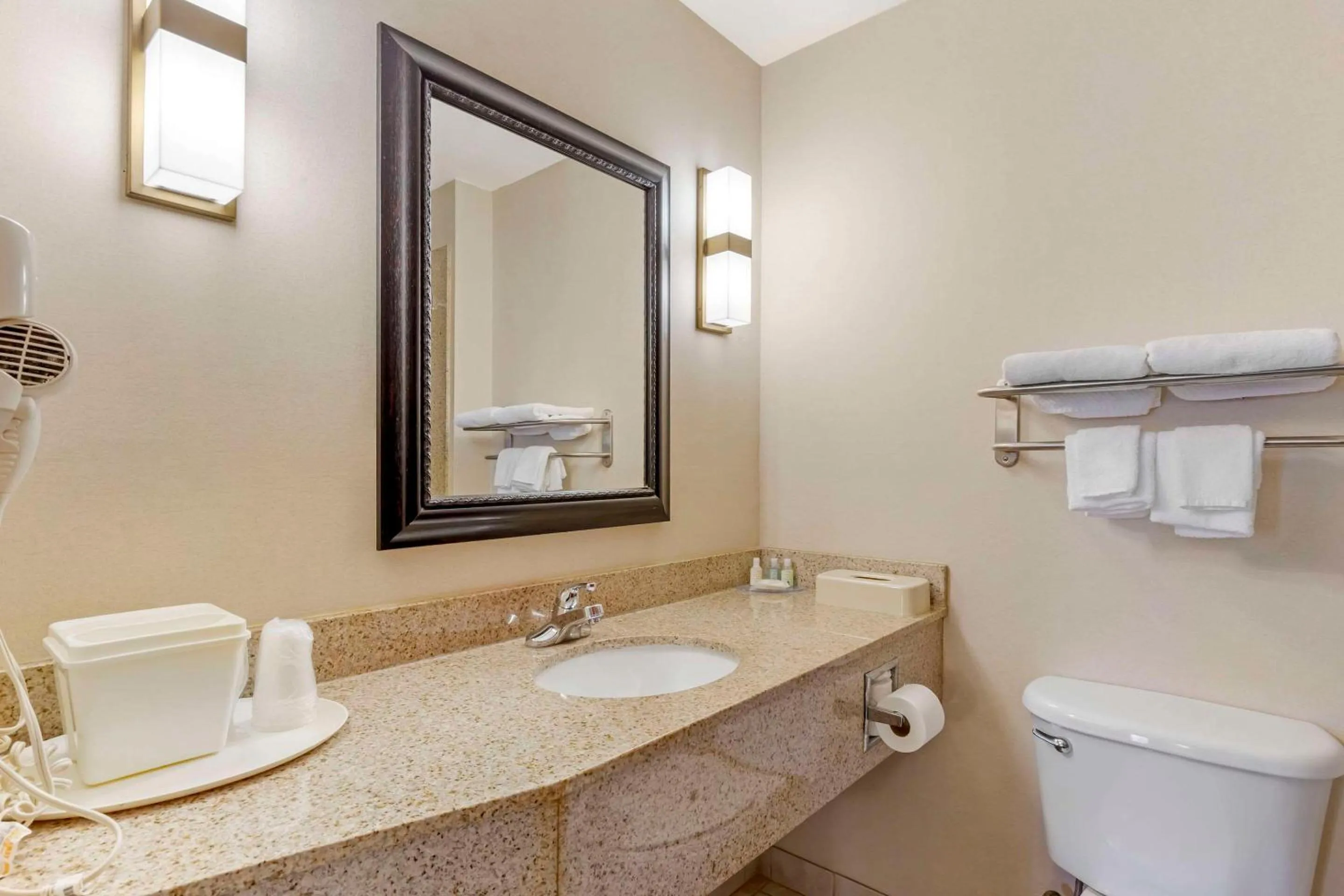 Bedroom in Quality Inn Raleigh Downtown