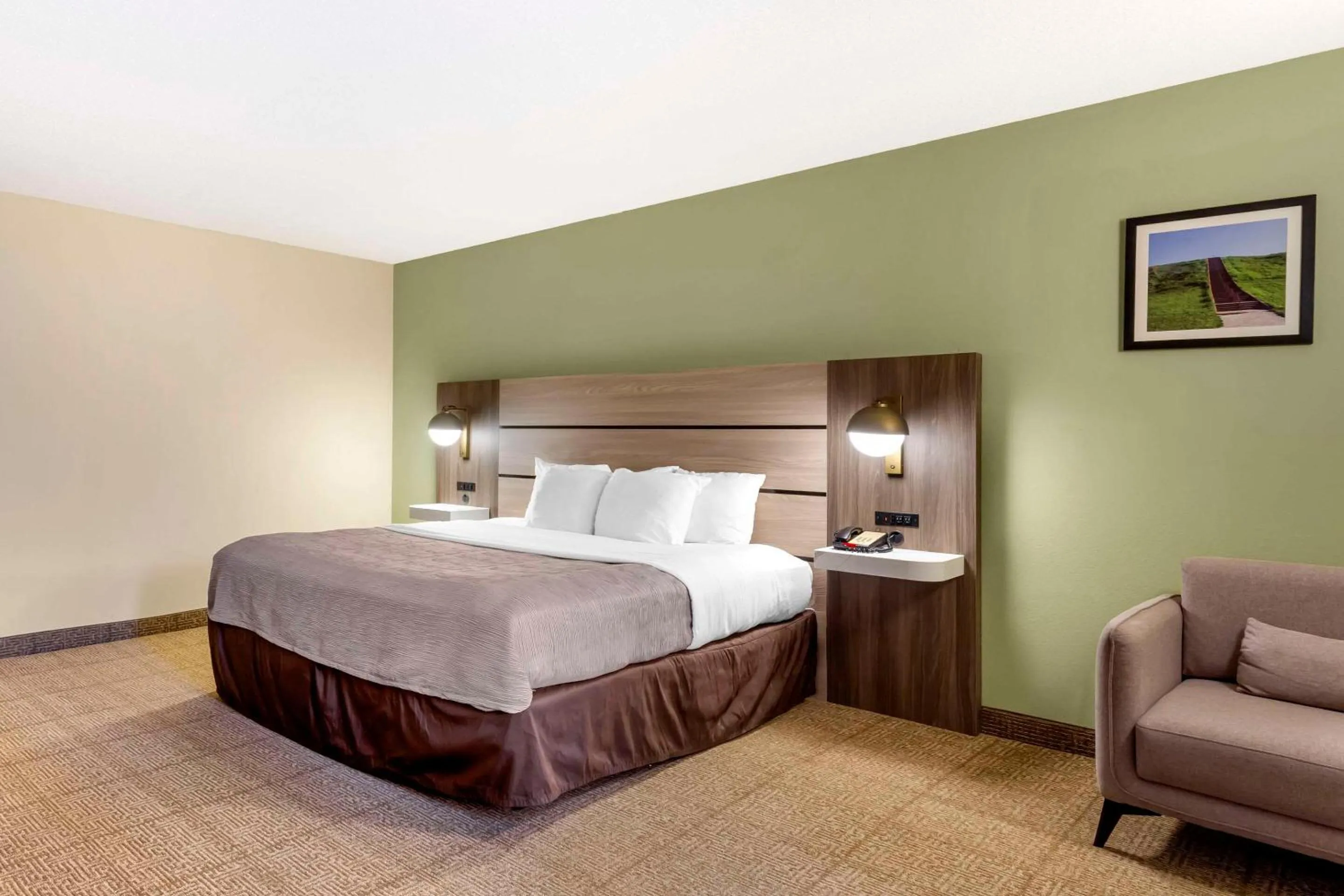 Bedroom, Bed in Quality Inn Raleigh Downtown