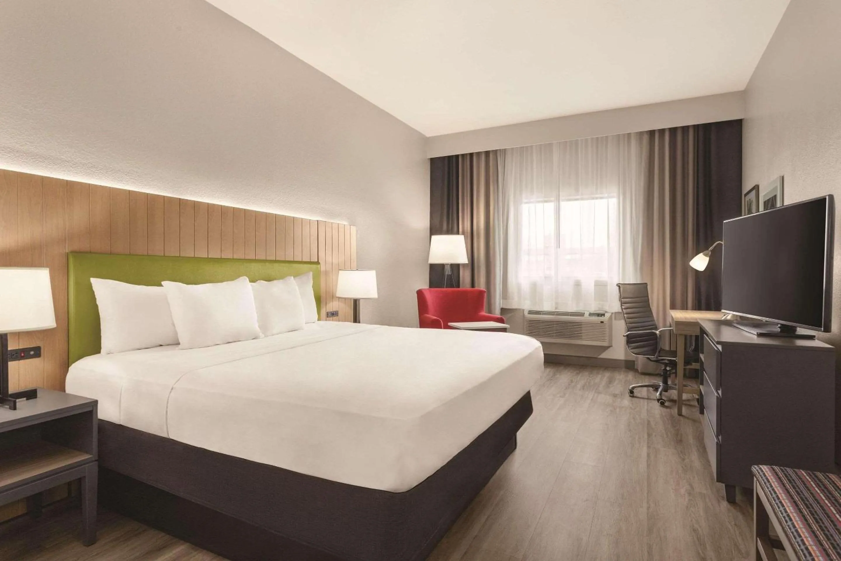 Bedroom, Bed in Country Inn & Suites by Radisson, Byram-Jackson South, MS