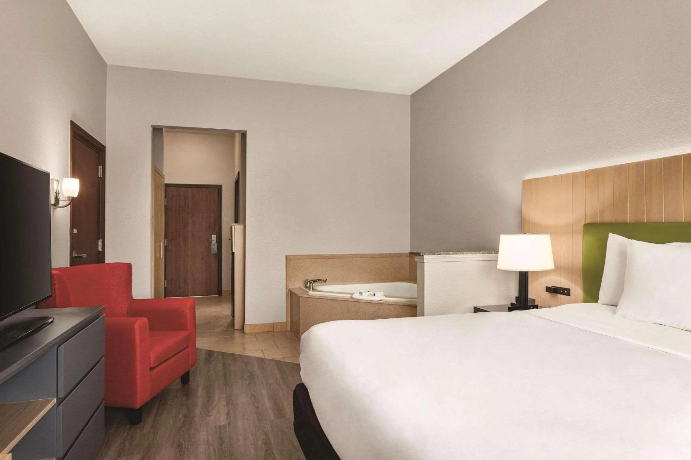 Bedroom, Bed in Country Inn & Suites by Radisson, Byram-Jackson South, MS