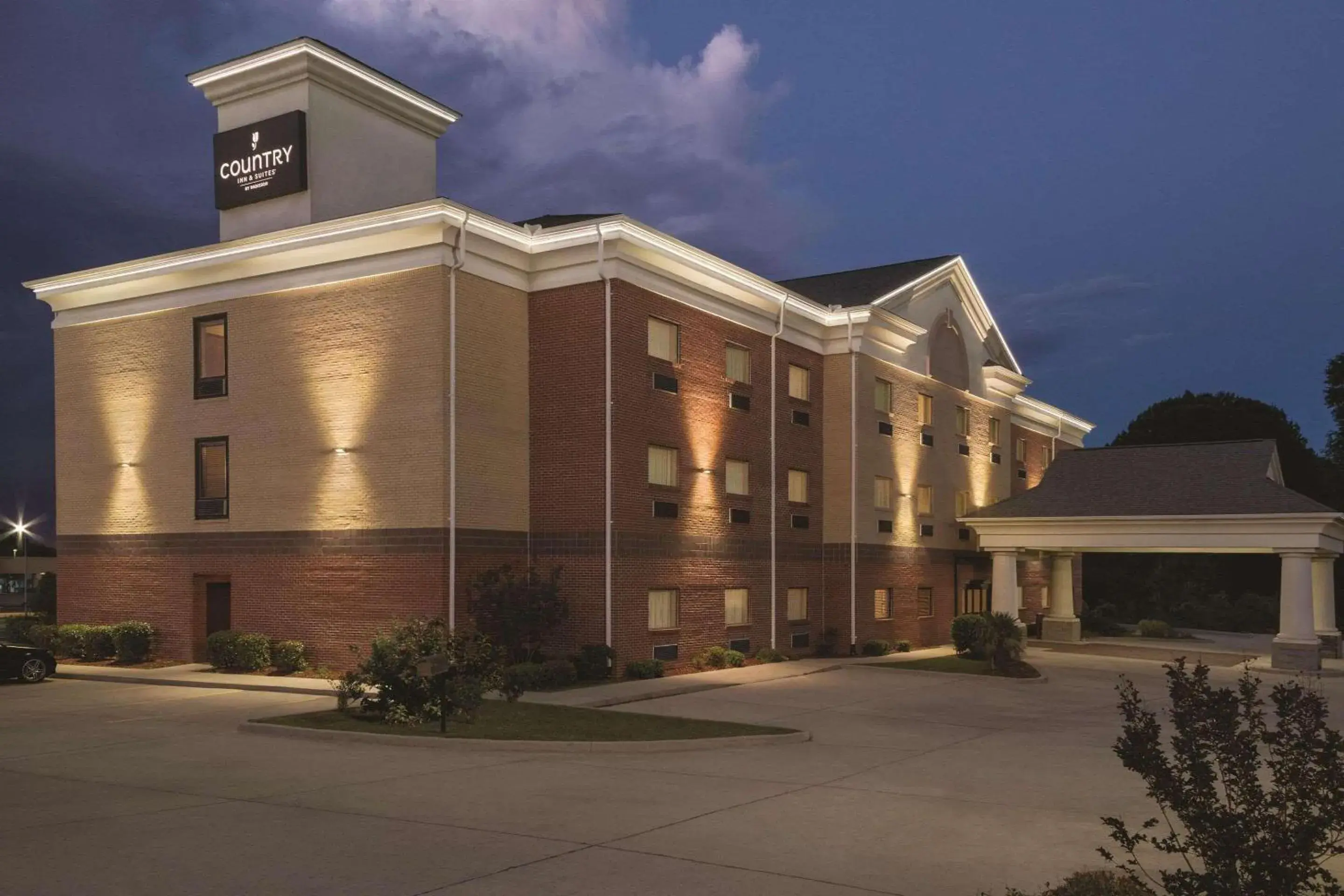 Property building in Country Inn & Suites by Radisson, Byram-Jackson South, MS Property building in Country Inn & Suites by Radisson, Byram-Jackson South, MS