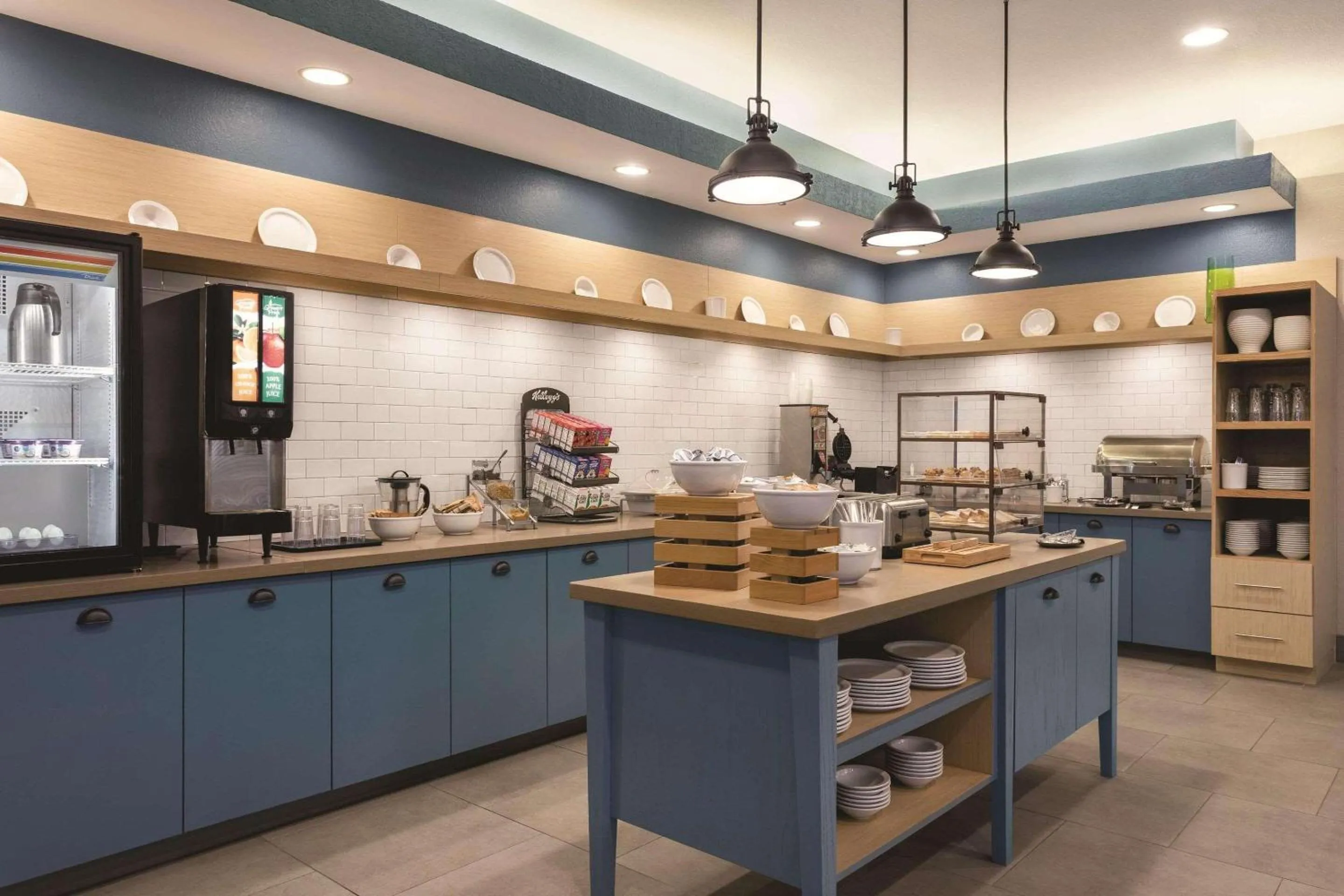 Breakfast in Country Inn & Suites by Radisson, Byram-Jackson South, MS