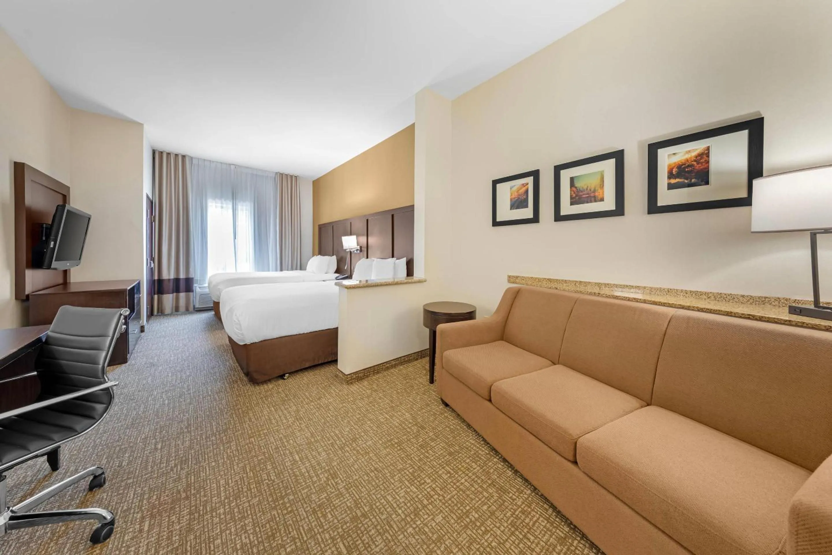 Bedroom, Bed in Comfort Suites Ontario Airport Convention Center