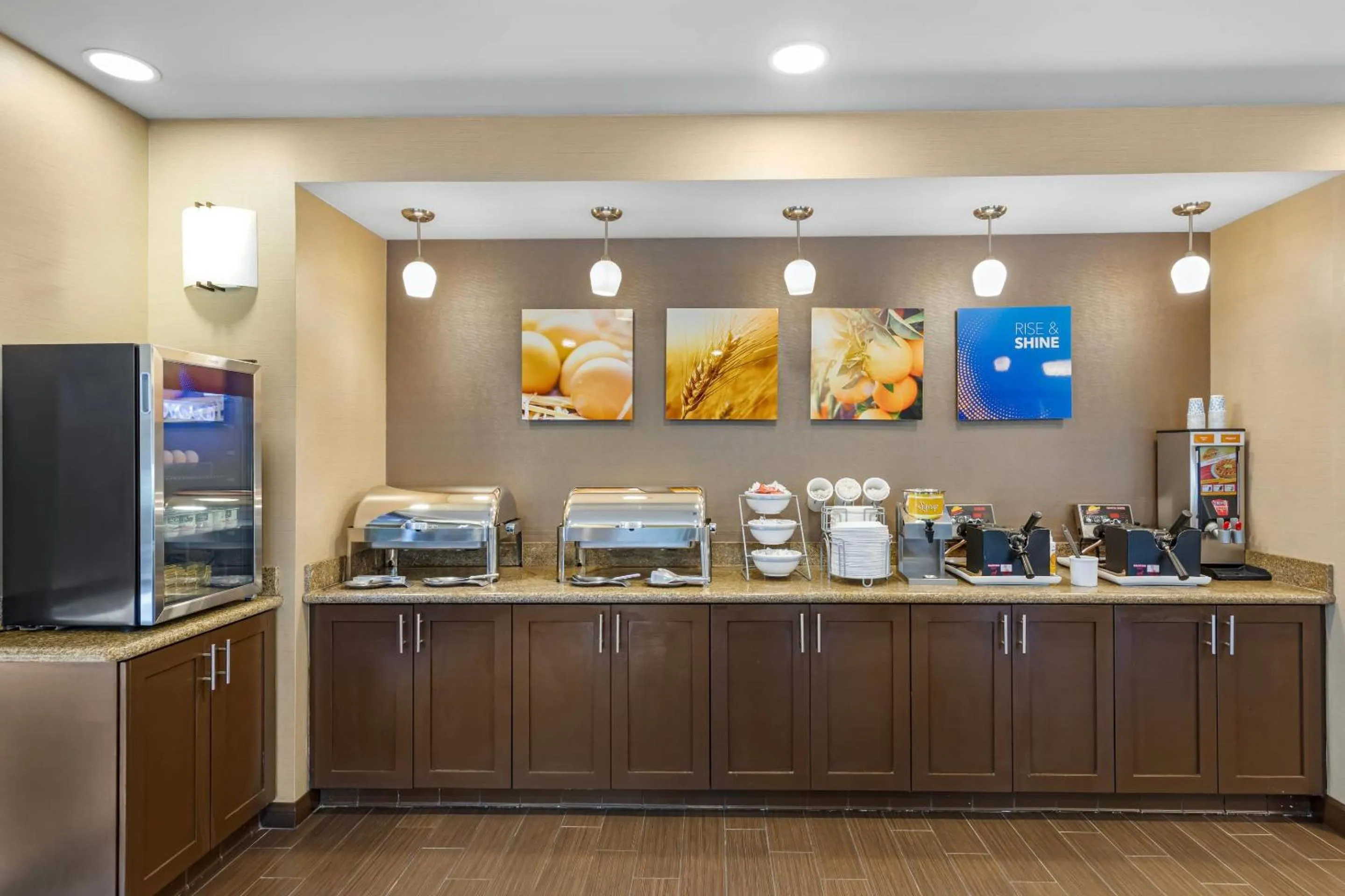 Breakfast in Comfort Suites Ontario Airport Convention Center